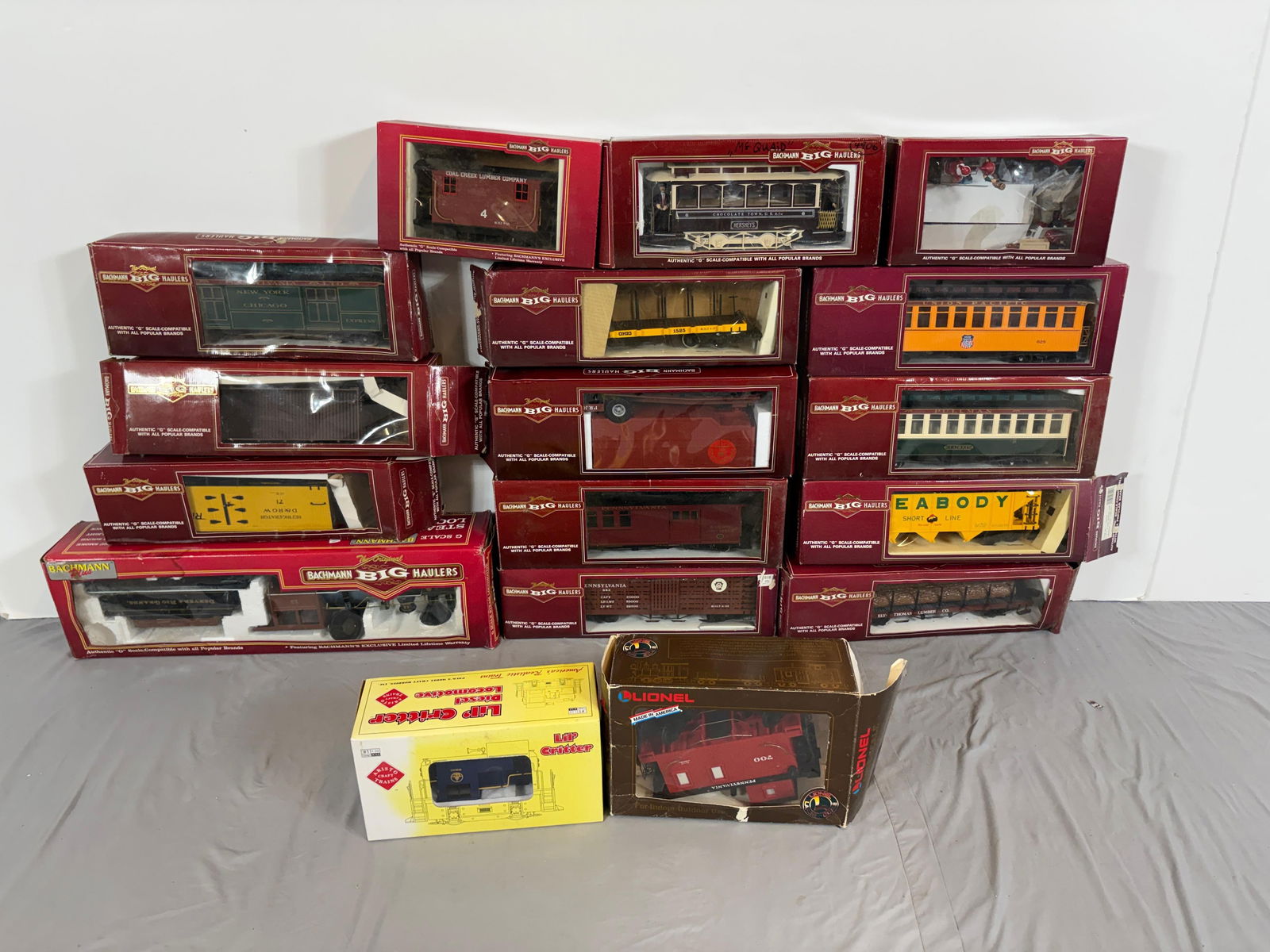 17 Toy Trains in Boxes incl Bachmann Big Haulers: Includes 15 Bachmann Big Haulers, 1 Lionel Large Scale Pennsylvania Caboose, and 1 Lil' Critter Diesel Locomotive. Boxes in generally poor condition.