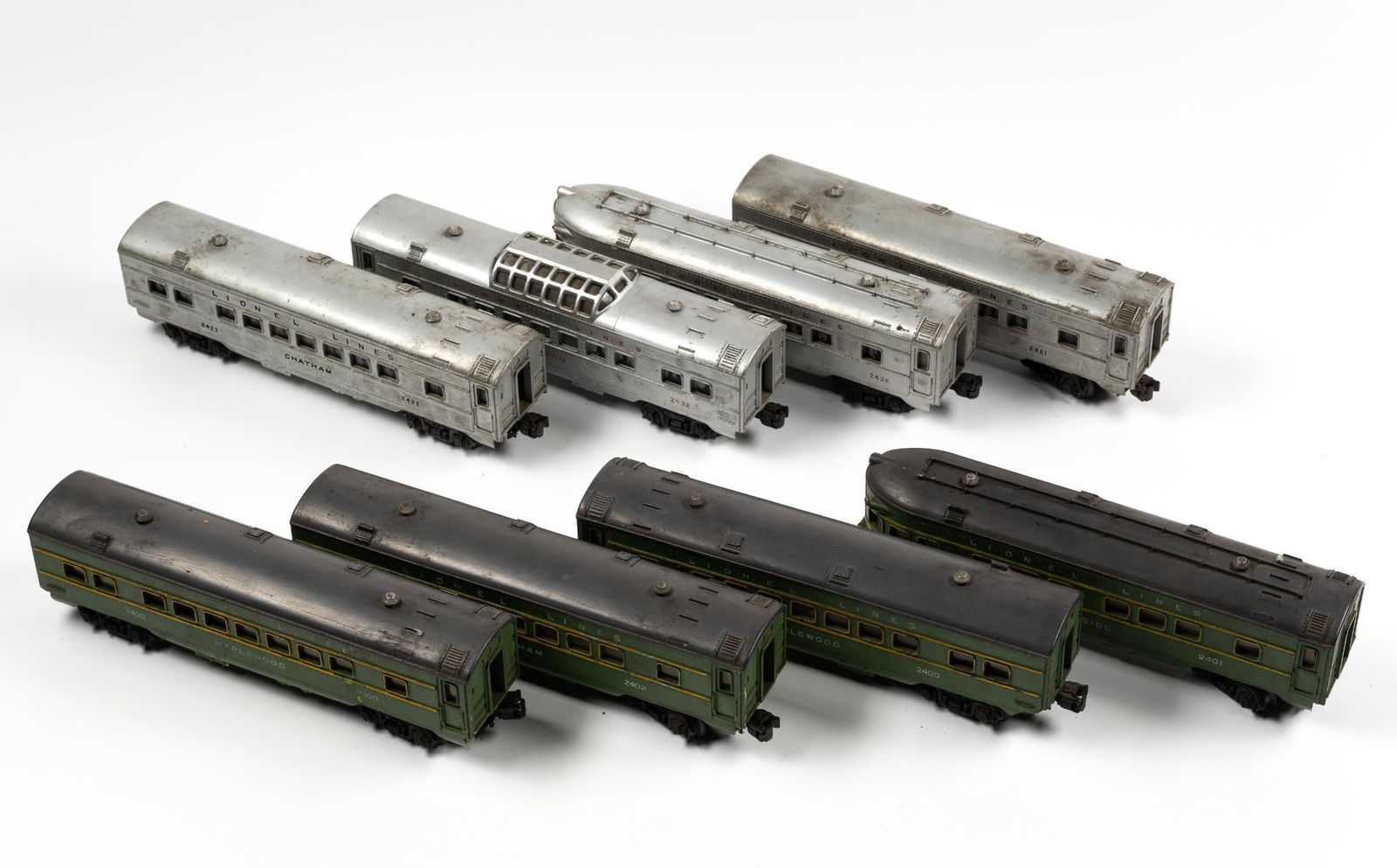 8 Lionel Lines O-Gauge Cars: Includes 2 Lionel Lines 2400, Lionel Lines 2401, Lionel Lines 2402, Lionel Lines 2421, Lionel LInes 2422, Lionel Lines 2432, and Lionel Lines 2436. Untested.