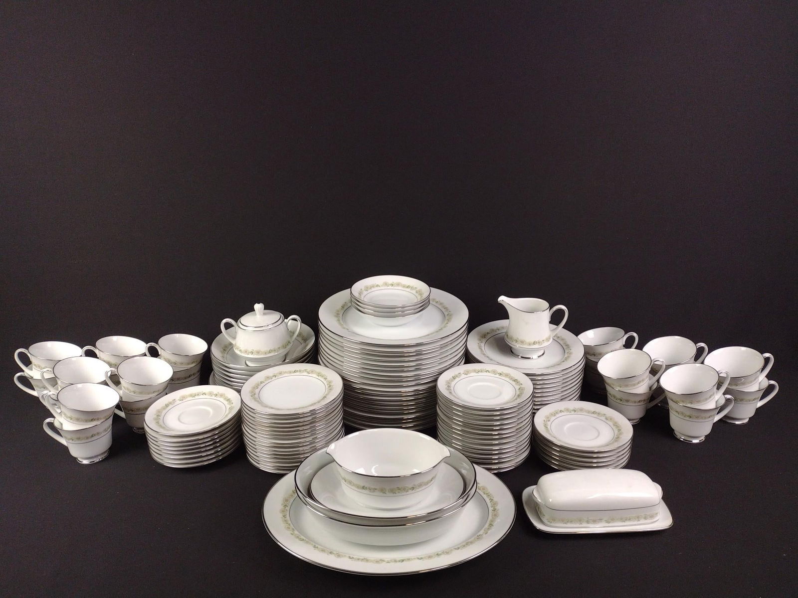 118 Pcs Noritake Trilby Dish Set (1 of 3)