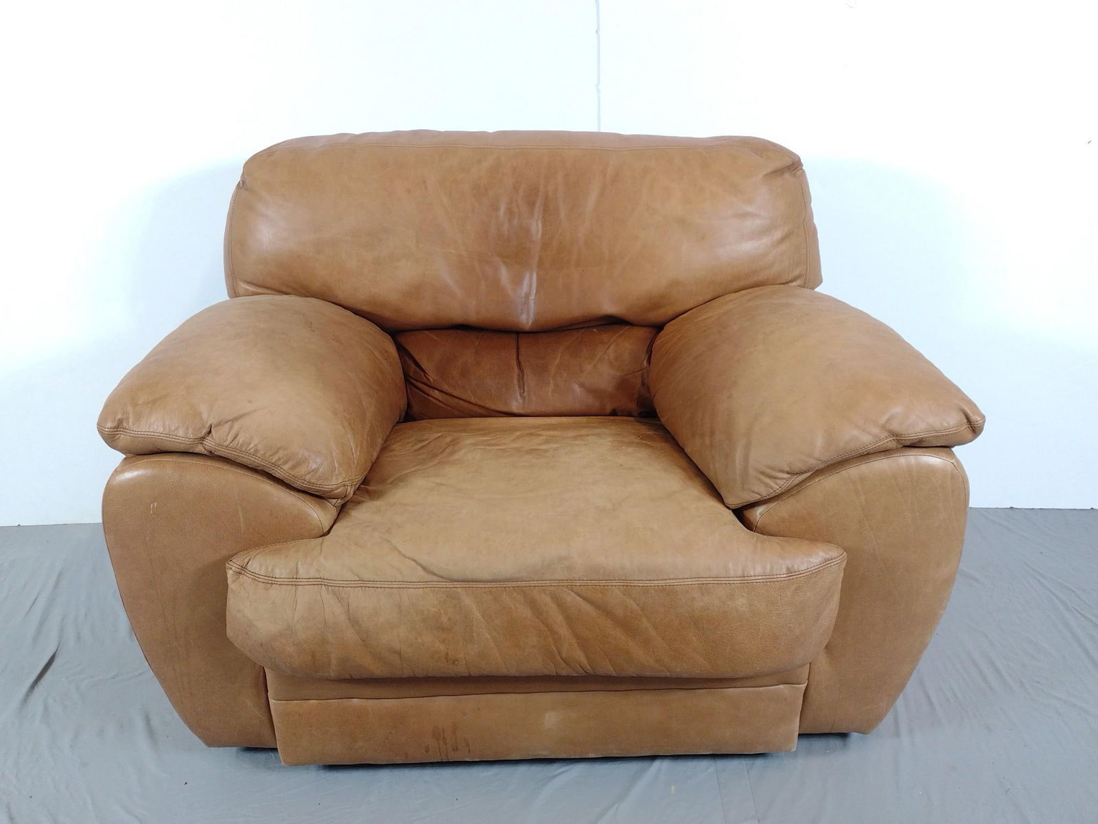 Viewpoint Leather Works Oversized Leather Arm Chair (1 of 10)