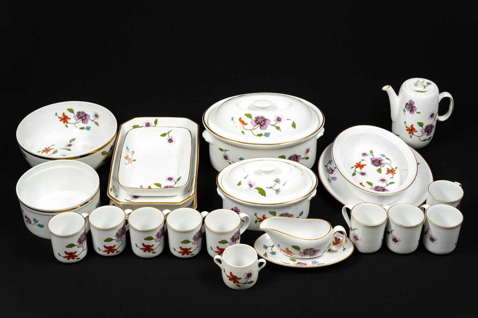 22 Pcs Royal Worchester Fine Porcelain "Astley" (1 of 2)