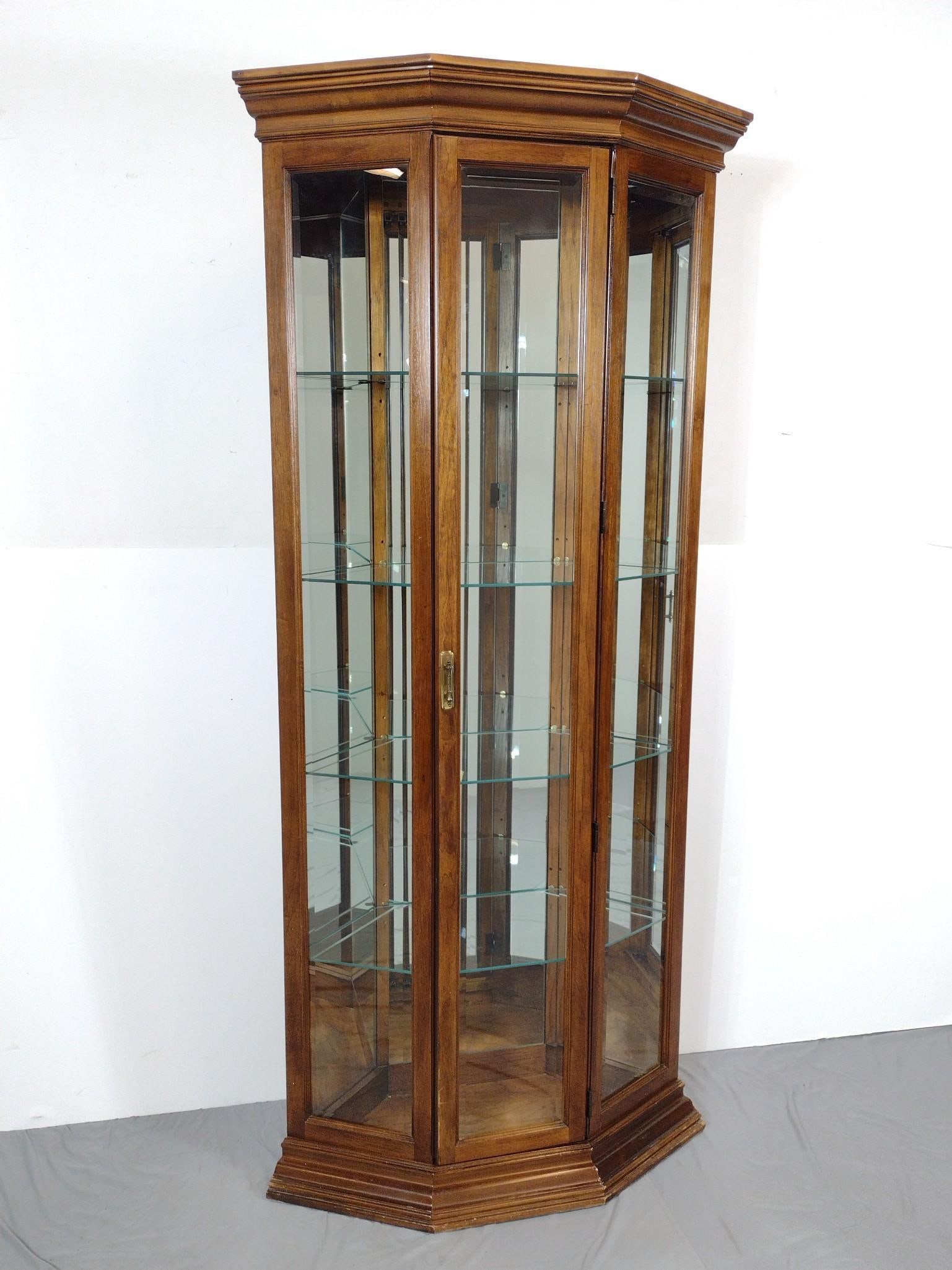 Pulaski Lighted Curio Cabinet (1 of 5)