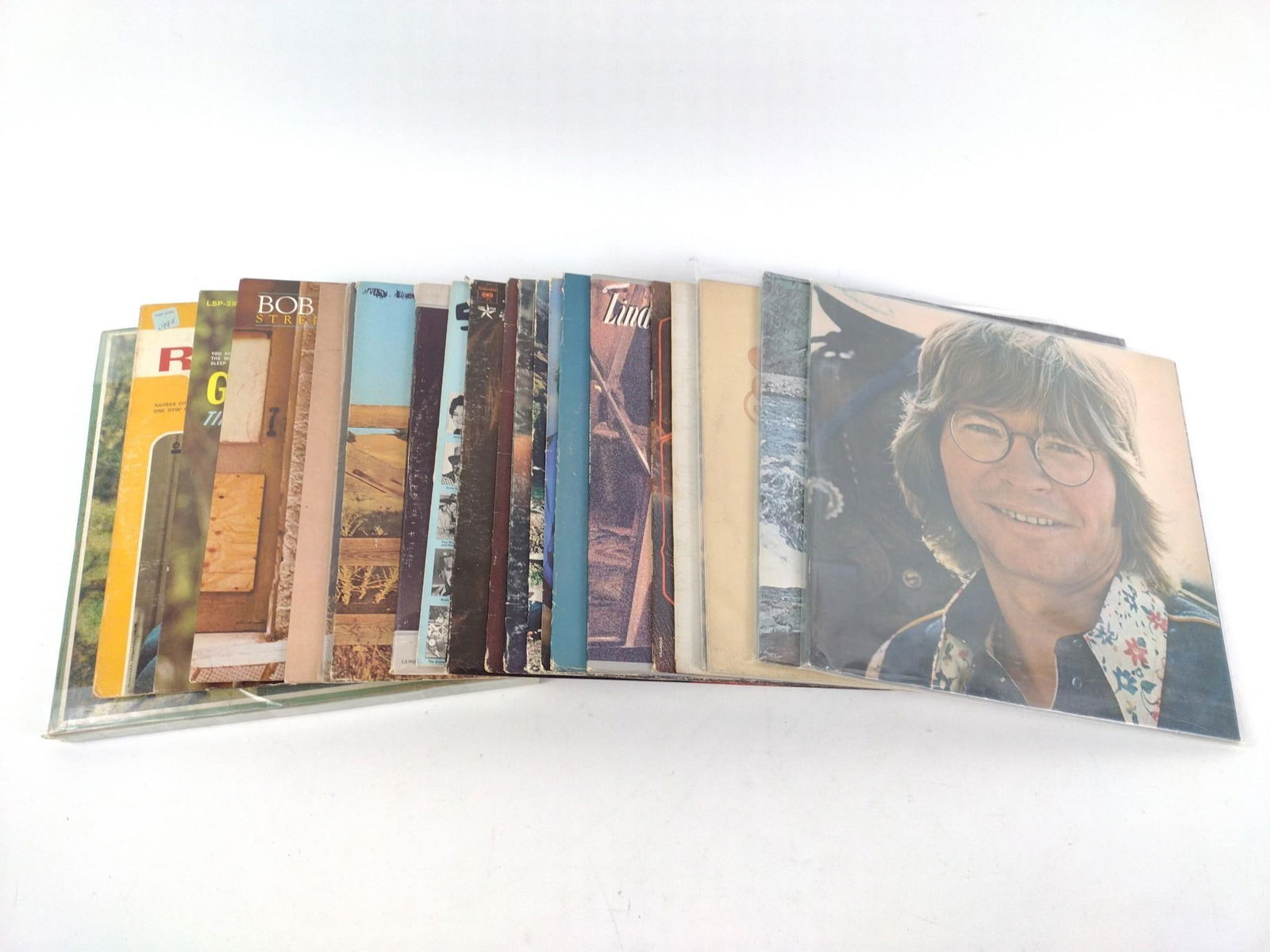 Lot of Folk & Country Vinyl Albums incl. John Denver: Also includes Bob Dylan, Roger Miller, Willie Nelson, and more.