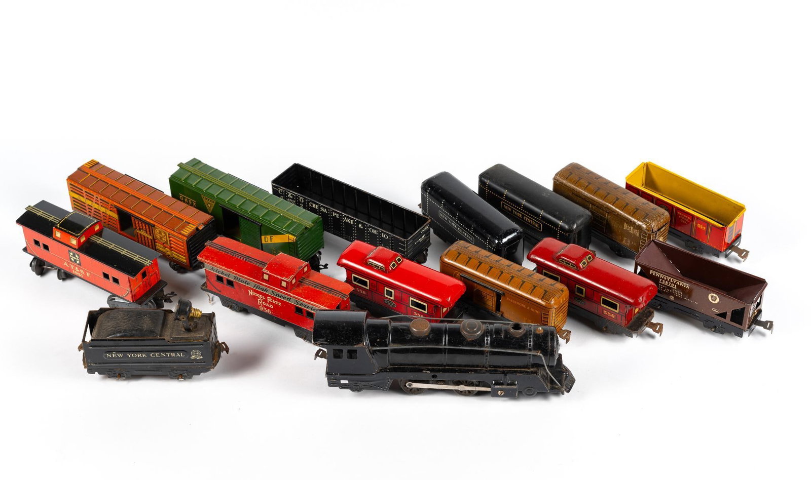 15 Marx Vintage Metal Tin Lithograph Cars & Engine: Includes Marx. 6" to 10-1/2" long. Condition: excellent overall. PROVENANCE: 2014 -- Millicent Rogers Museum Exhibition (Taos, NM) on Fred Harvey & the Making the American West. From private collectio