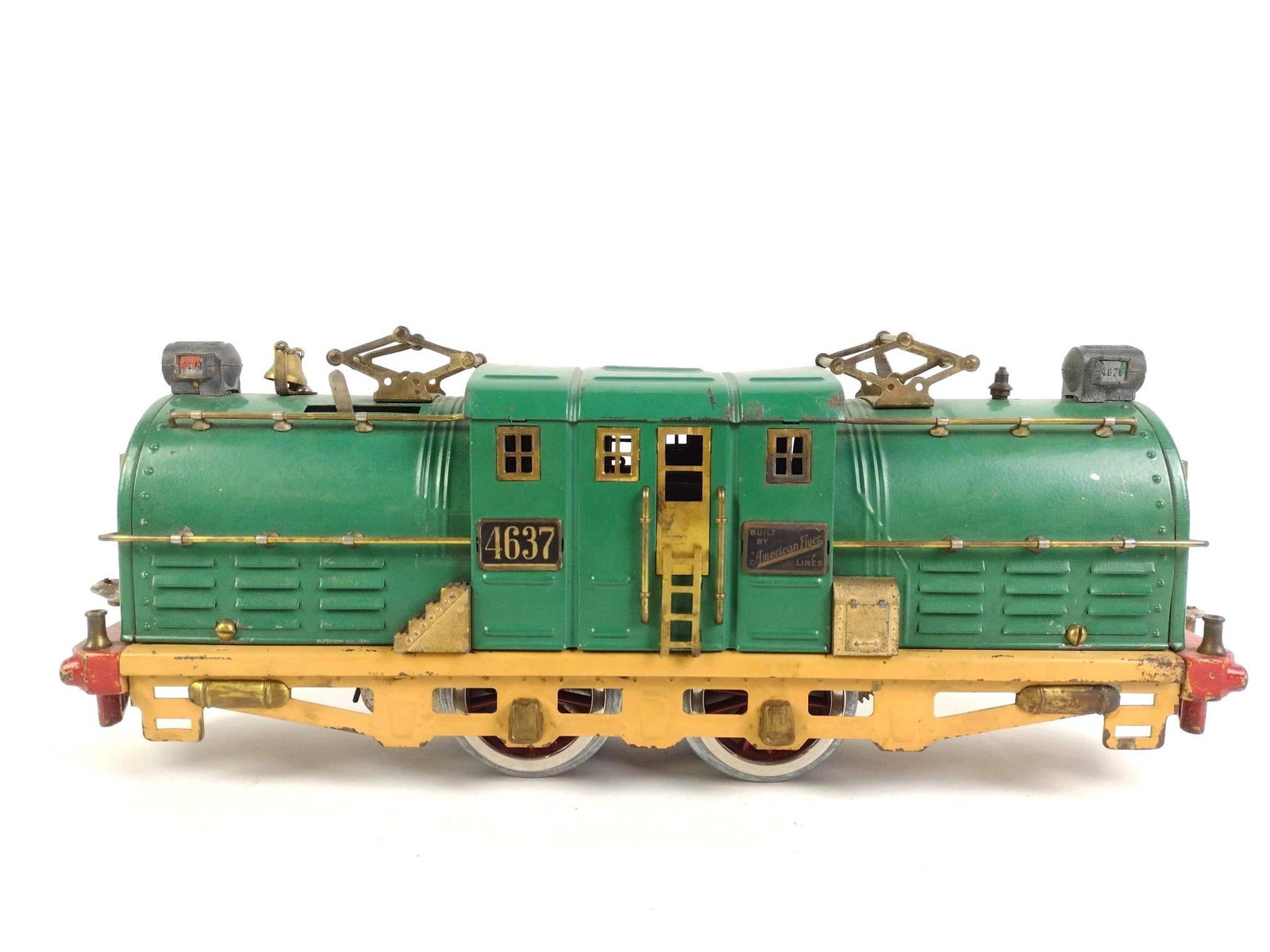 American Flyer Wide Gauge Shasta Electric Engine #4037: CONDITION: Missing light bulbs on front. Light paint chipping expected with age. MEASUREMENTS: ~15-1/2" long.