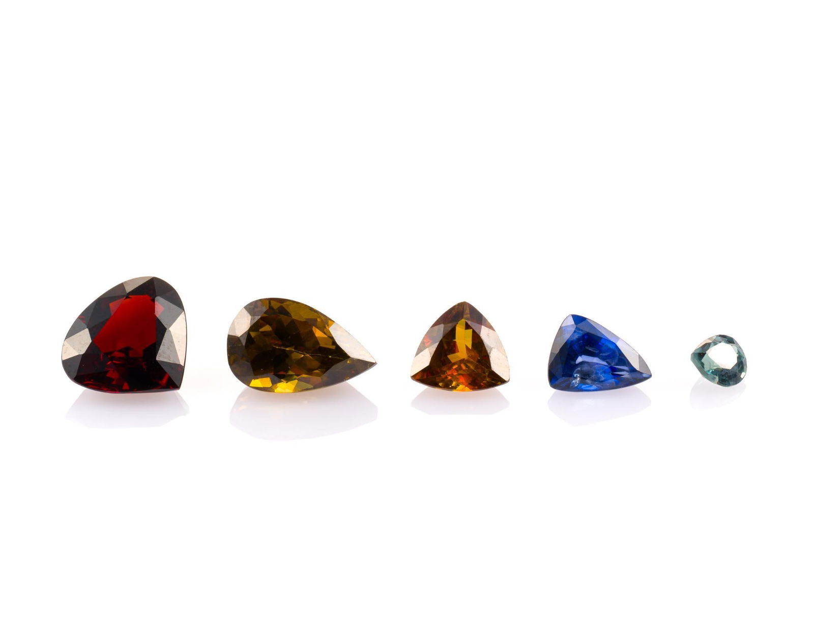 5 Unmounted Gemstones: Includes (1) Alexandrite, pear, 0.492 carat, VS, natural; (2) Sapphire, trillion, 1.55 carat, SI2, heated; (3) Sphene, trillion, 1.54 carat, VVS, no treatment; (4) Sphene, pear, 3.95 carats, VVS, no t