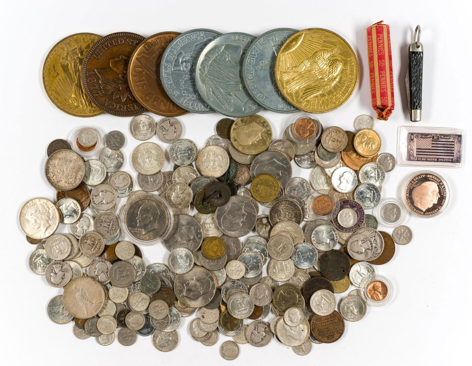 Mixed Silver Quarters Half Dollars Dollars: This is a mixed lot of coins that contains (84) silver Washington quarters, mostly 1964 but also some from the 1930's and 1940's. Also the lot contains (15) silver half dollars, all 90% silver, (3) si