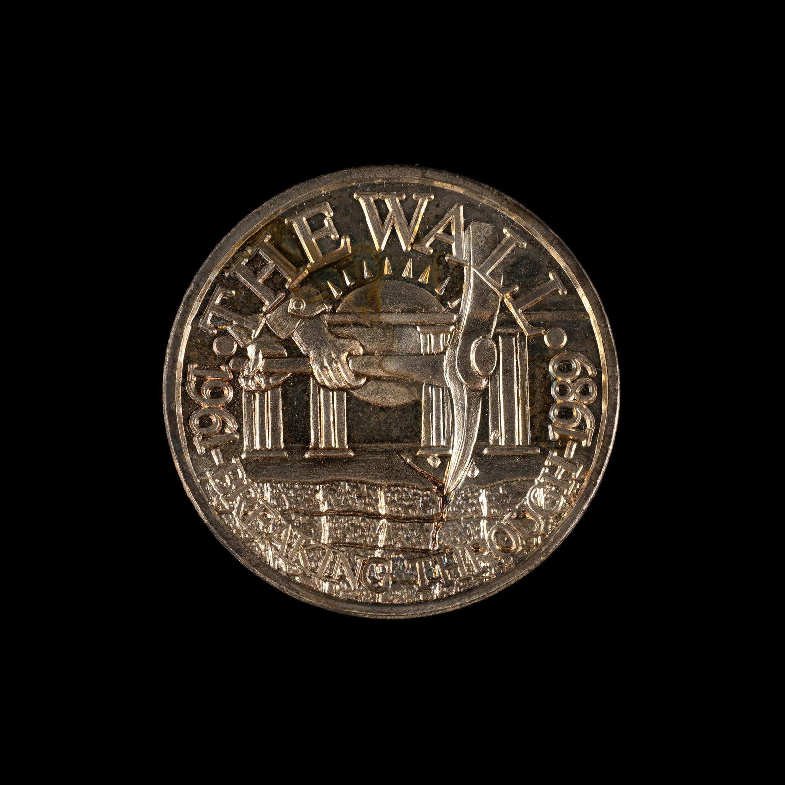 Three Ounce Silver Commemorative Medallion: 1989 Berlin Wall 3 ounce pure silver commemorative.