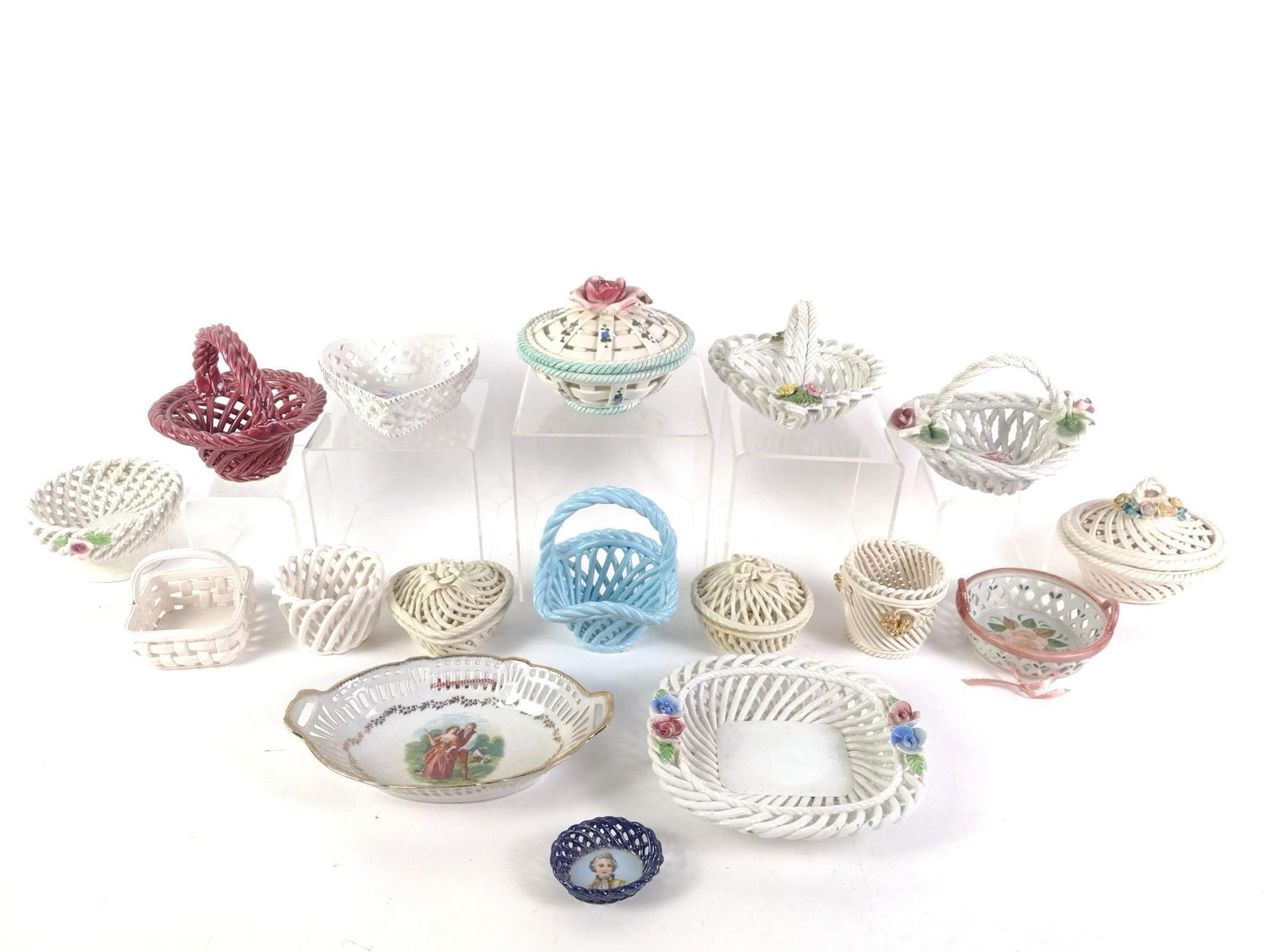 16 Decorative Porcelain Items (1 of 5)