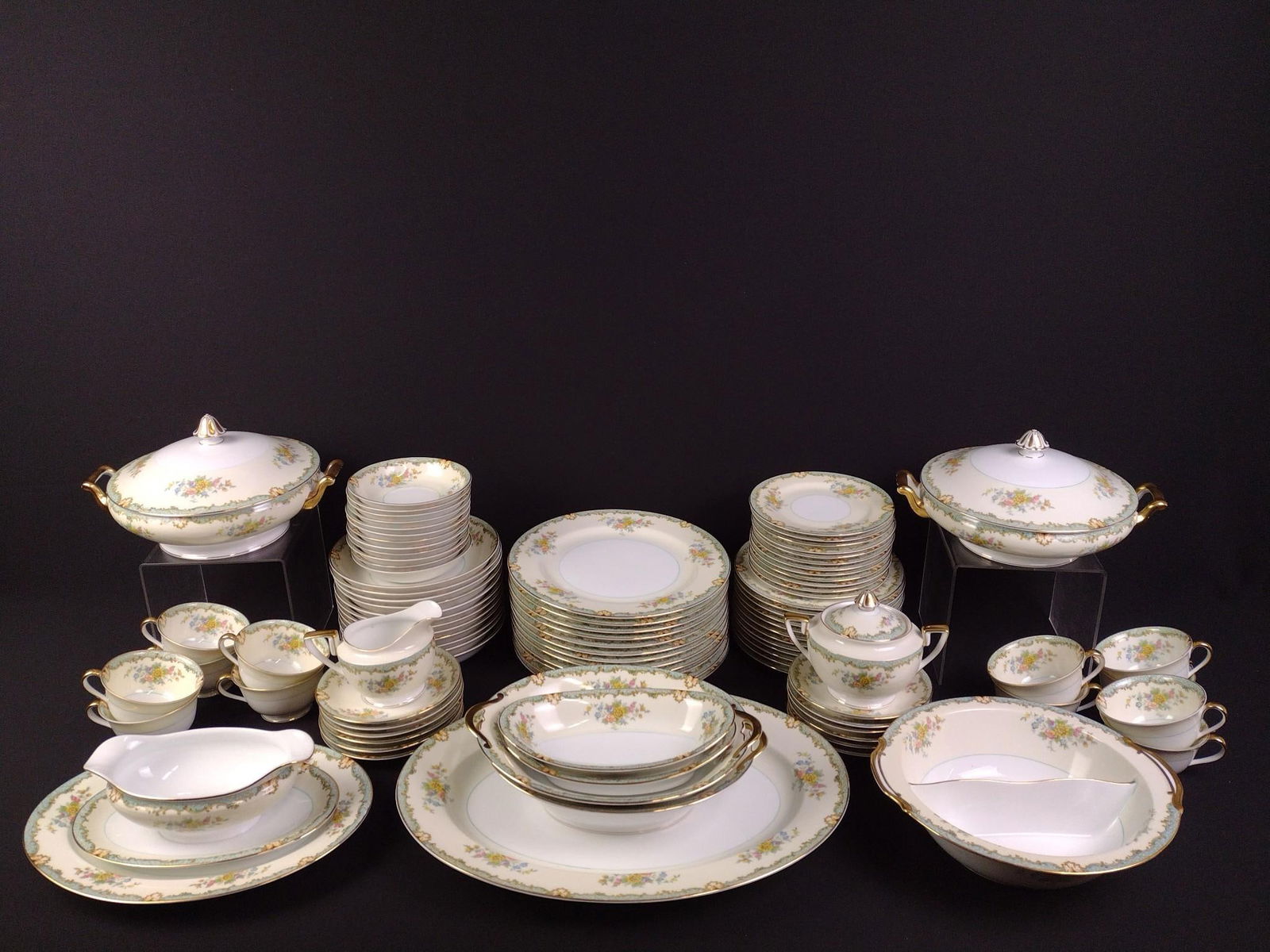 107 Pcs Noritake "Lanare" Dinner Service: NOT ELIGIBLE FOR IN-HOUSE SHIPPING: See Terms for Shipping Options. Dinner plate 10" diameter.