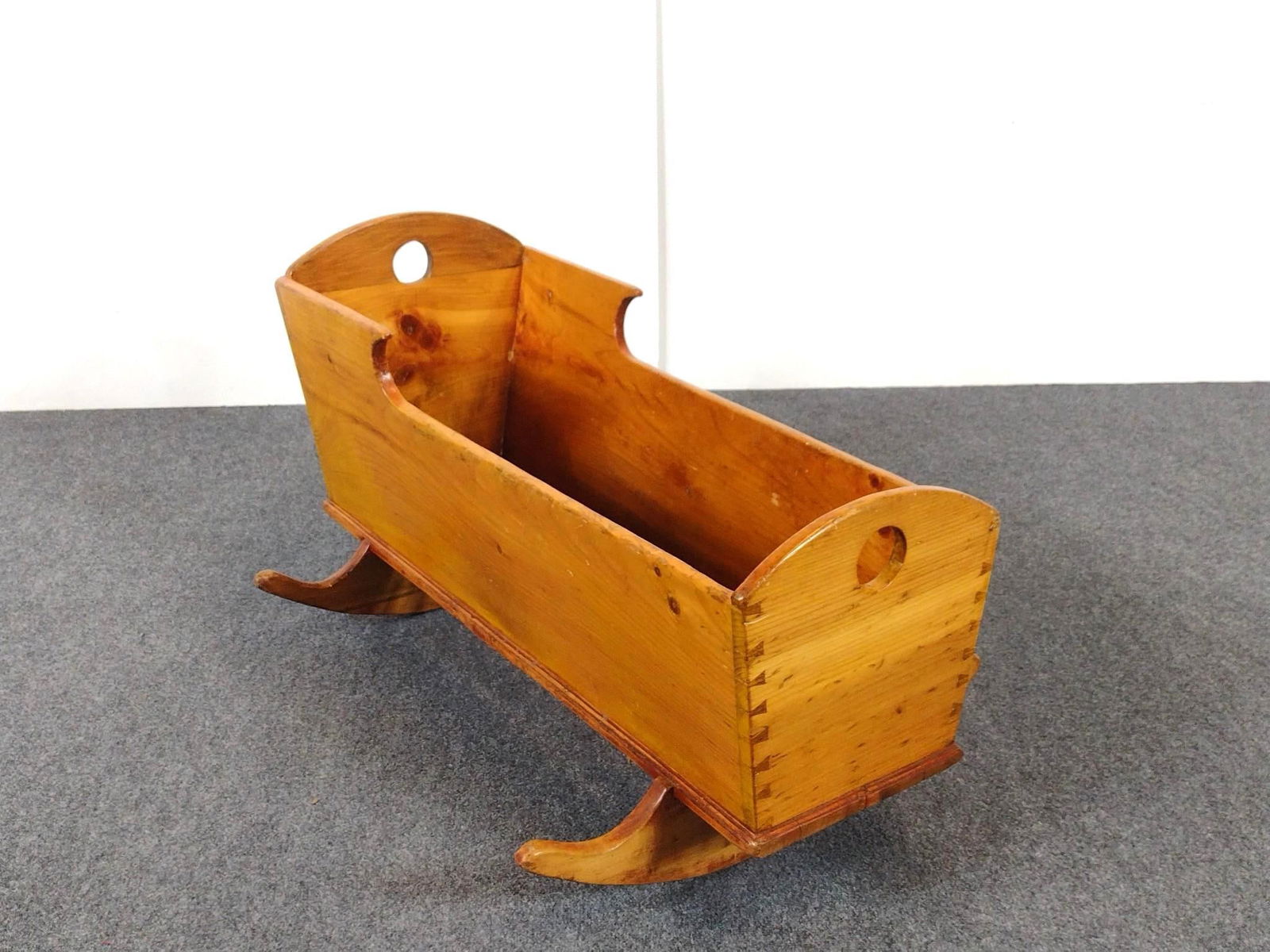 Wood Cradle (1 of 4)