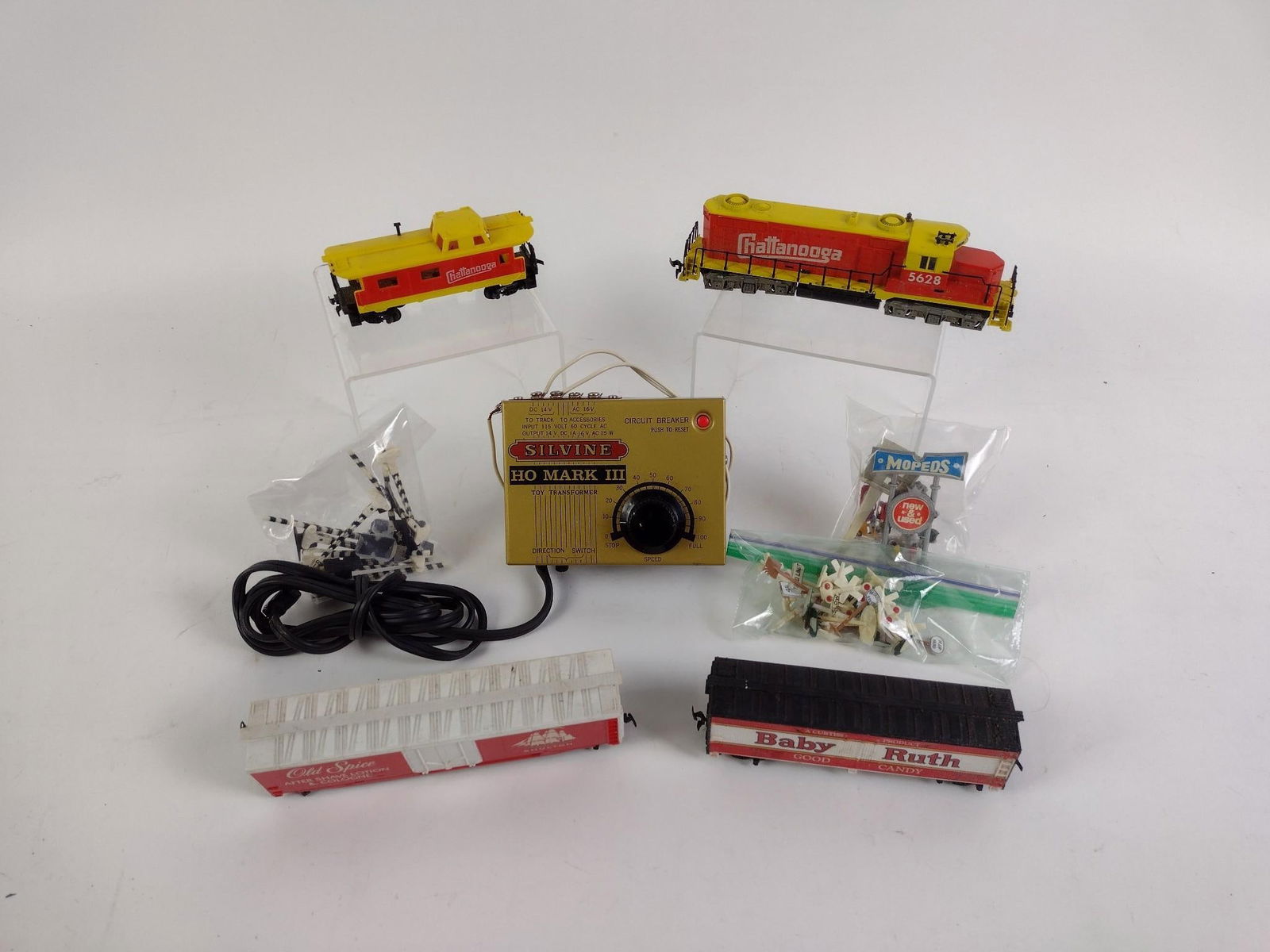 5 Pcs Tyco HO Train Set w/ Signs & Transformer: Transformer is Silvine.
