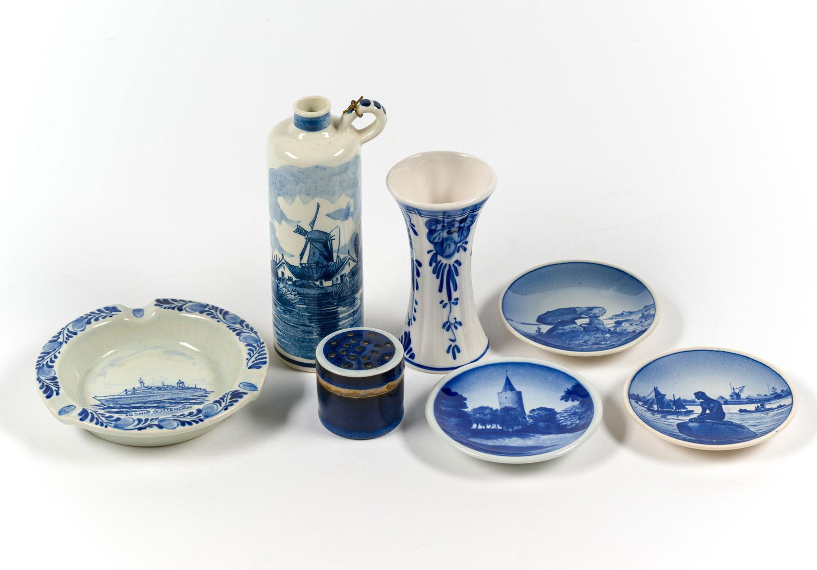 7 Pcs Blue & White Ceramics: Includes Delfts Blue. 1-1/2" to 2" wide x 1-1/2" to 5-1/2" high. PROVENANCE: From the Estate of Virginia Parkum. The Rev. Dr. Virginia "Ginny" Cohn Parkum (1943-2025) was a Harrisburg resident