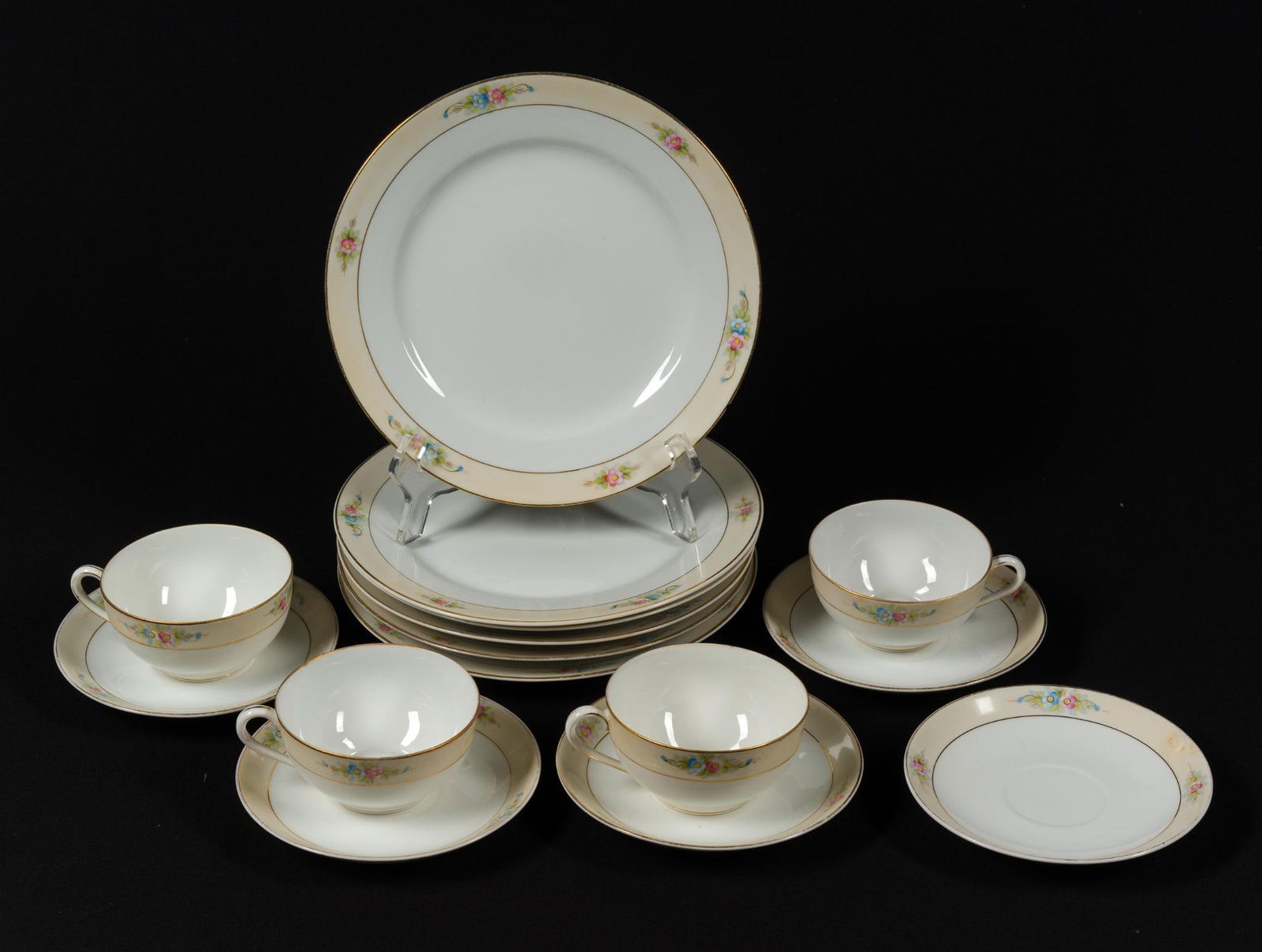 15 Pcs Noritake "The Sedan" China: Includes 6 plates, 5 saucers, and 4 cups. Chips on some of the plates. Saucers are 5-1/2" wide, plates are 8-1/2" wide, and cups are 1-3/4" tall. PROVENANCE: From the Estate of Virginia Parkum. The