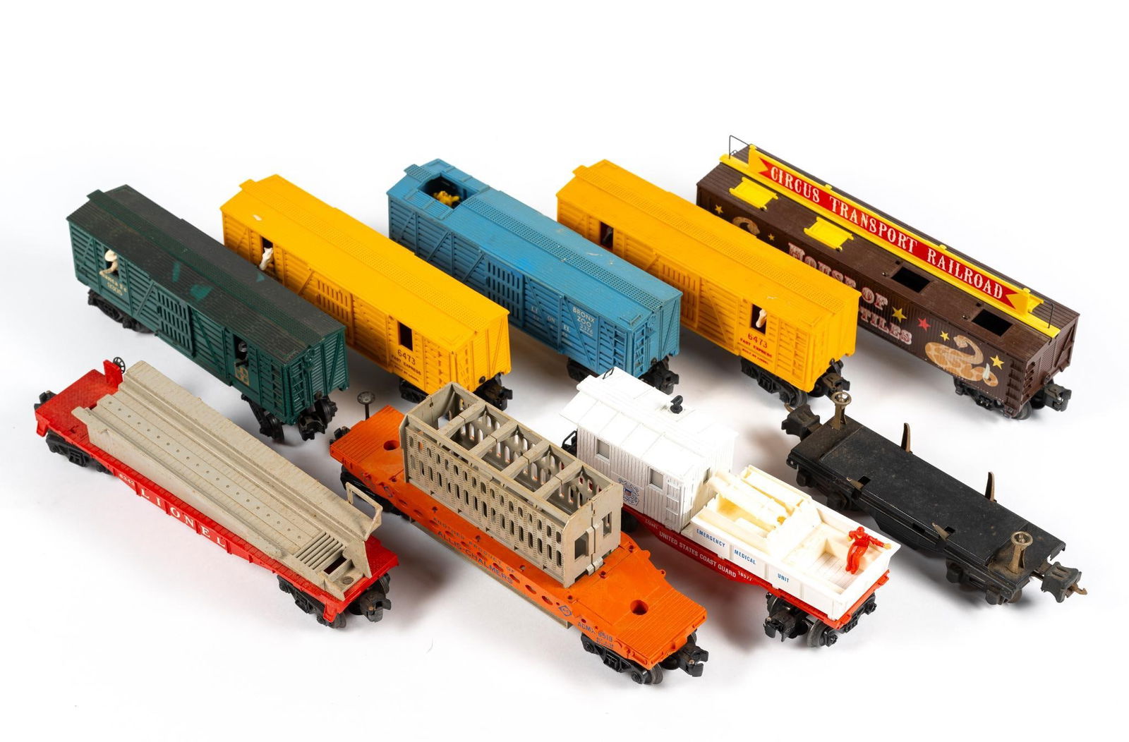 8 Lionel & K-Line O-Gauge Rolling Stock Train Cars: Includes Lionel and K-Line. Includes (4) bobbing cars (such as horses and giraffe), House of Reptitles car, Coast Guard car, 6343 Barrel Ramp Car, #6519 "Allis-Chalmers" Flat Car w/ Condenser & Heat