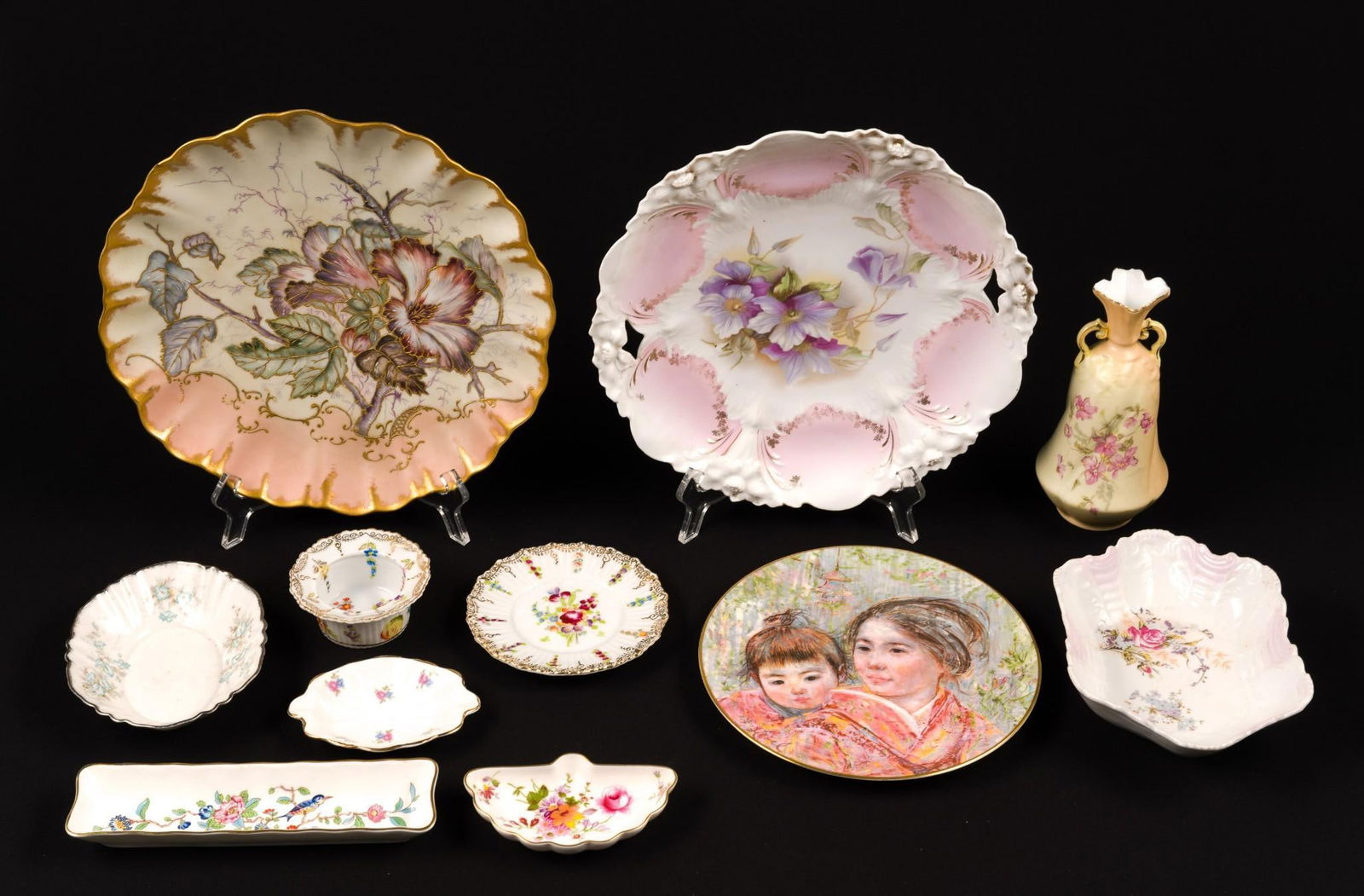 11 Pcs Decorative Porcelain: 4-3/4" to 11-1/2" wide.