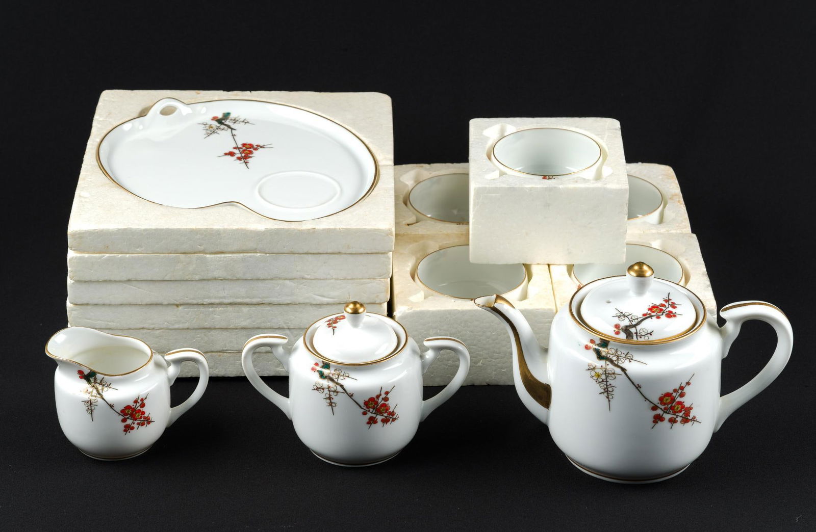 14 Pcs Koshida Handpainted Tea / Luncheon Set: Plate measures 8-3/4" wide.