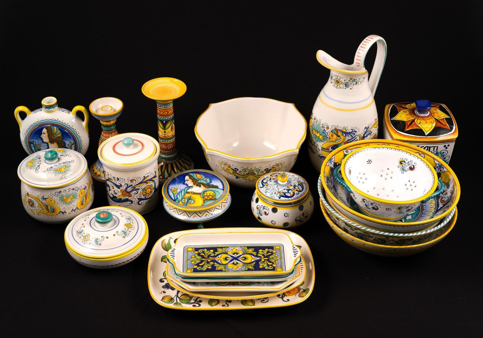 21 Deruta Italian Ceramics: 5-1/4" to 12" wide x 4-1/2" to 5-1/2" high.