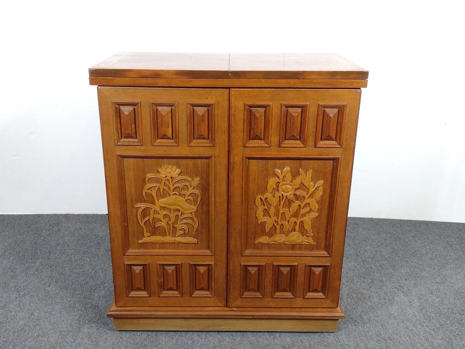 Chinoiserie Marble Top Rolling Bar (1 of 9)