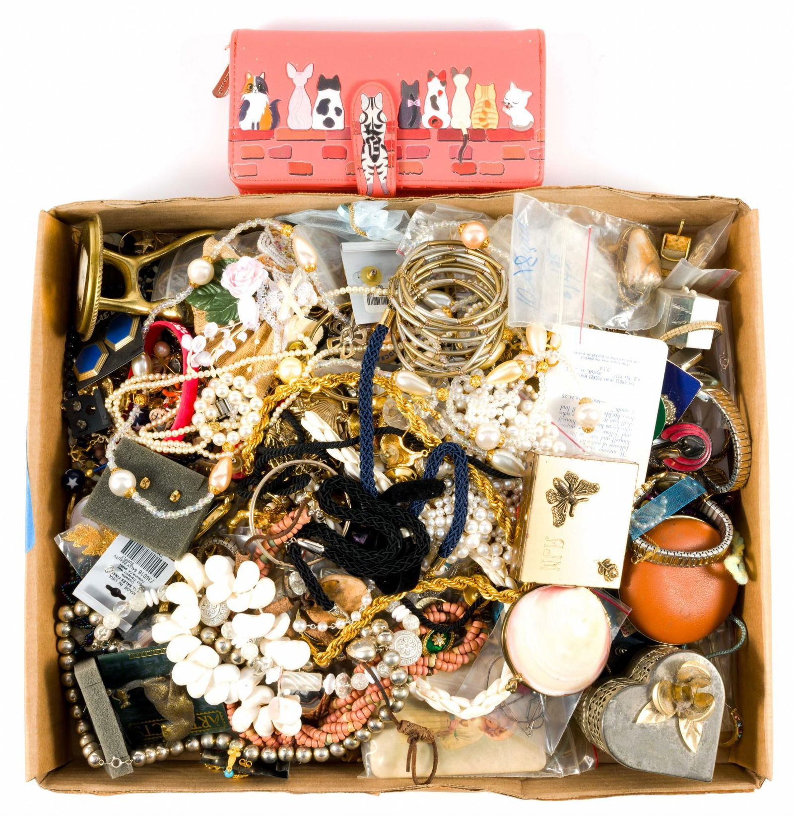 Vintage and Costume Jewelry: Includes brooches, necklaces, and more.