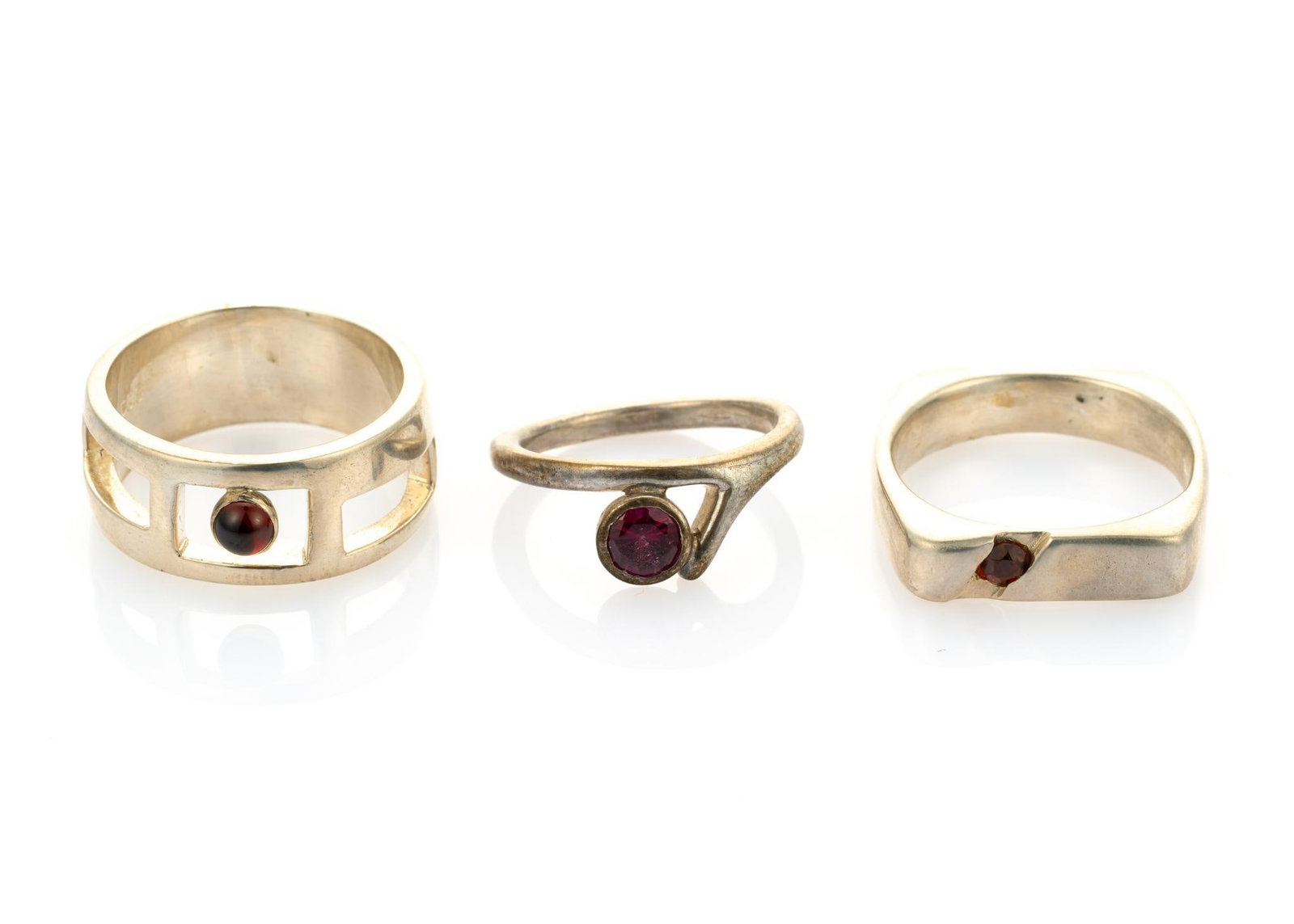 3 Sterling Silver & Rhodolite Rings: All round cut, natural rhodolite. Two purple/red and one red. Ring sizes 6 to 9.75. Total 0.64 ozt. Gemstones include Amethyst & 2 Rhodolite. Amethyst is purple, round brilliant cut, natural, VS clari