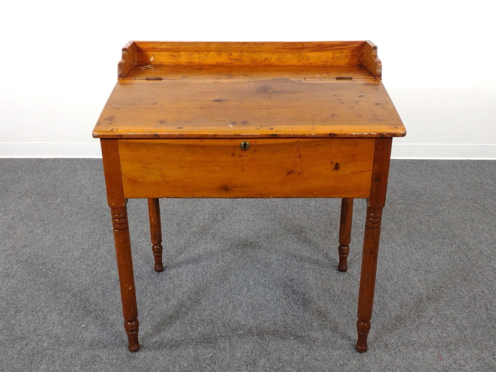 Lift Top Desk (1 of 6)