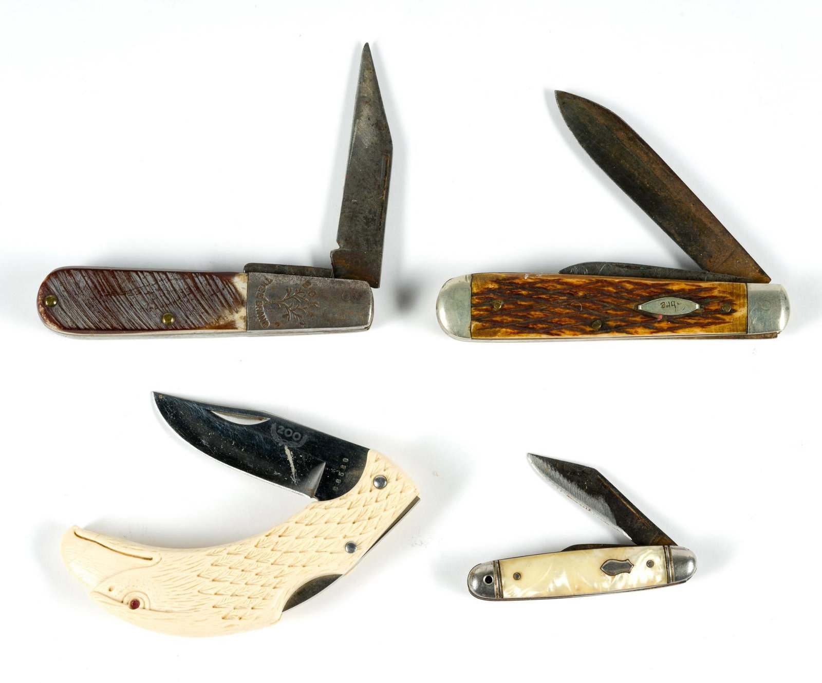 4 Pocket Knives: Closed 2-1/4" to 3-1/2" long.