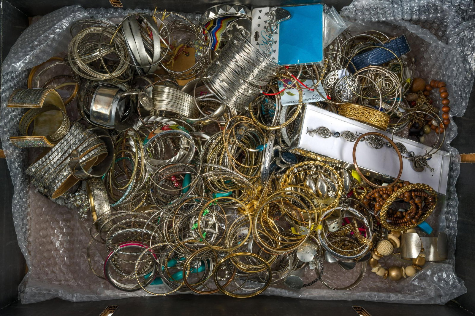 Assorted Costume Jewelry Bracelets (1 of 5)