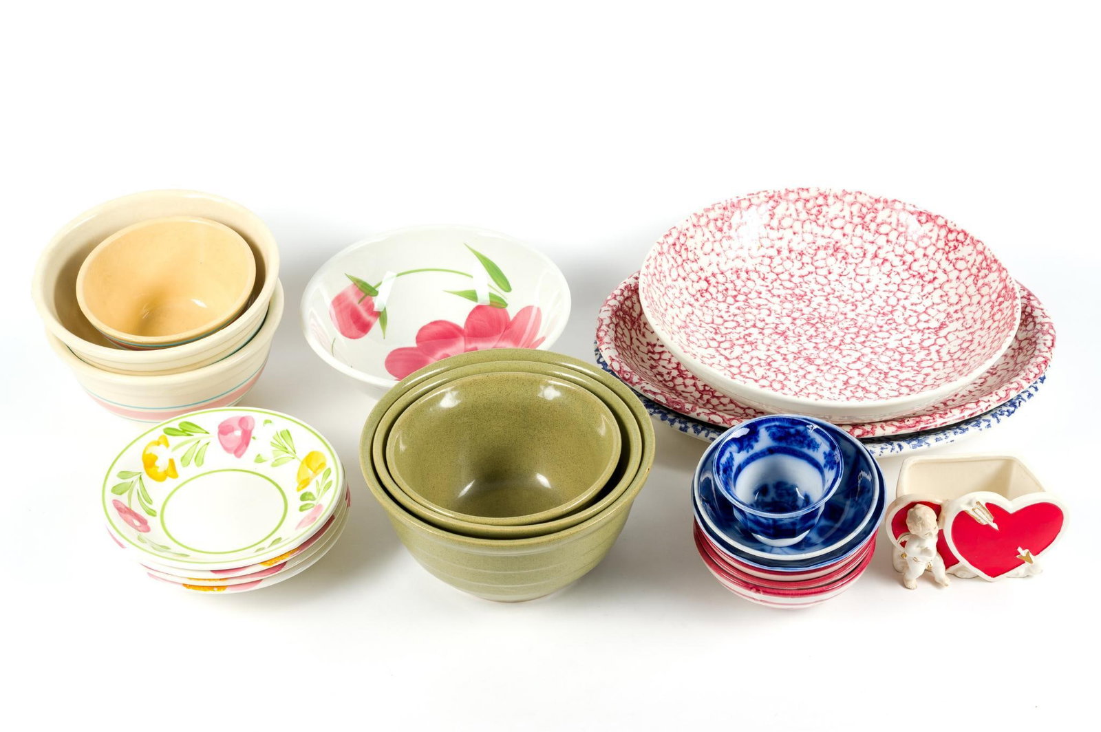 21 Pcs Vintage Kitchenware Incl. Ironstone: Bowls measure 6" to 13" diameter.