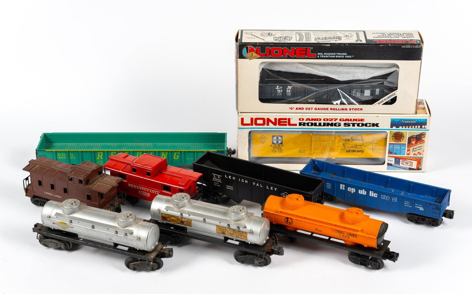 10 Model O-Scale Train Cars incl. Lionel (1 of 3)