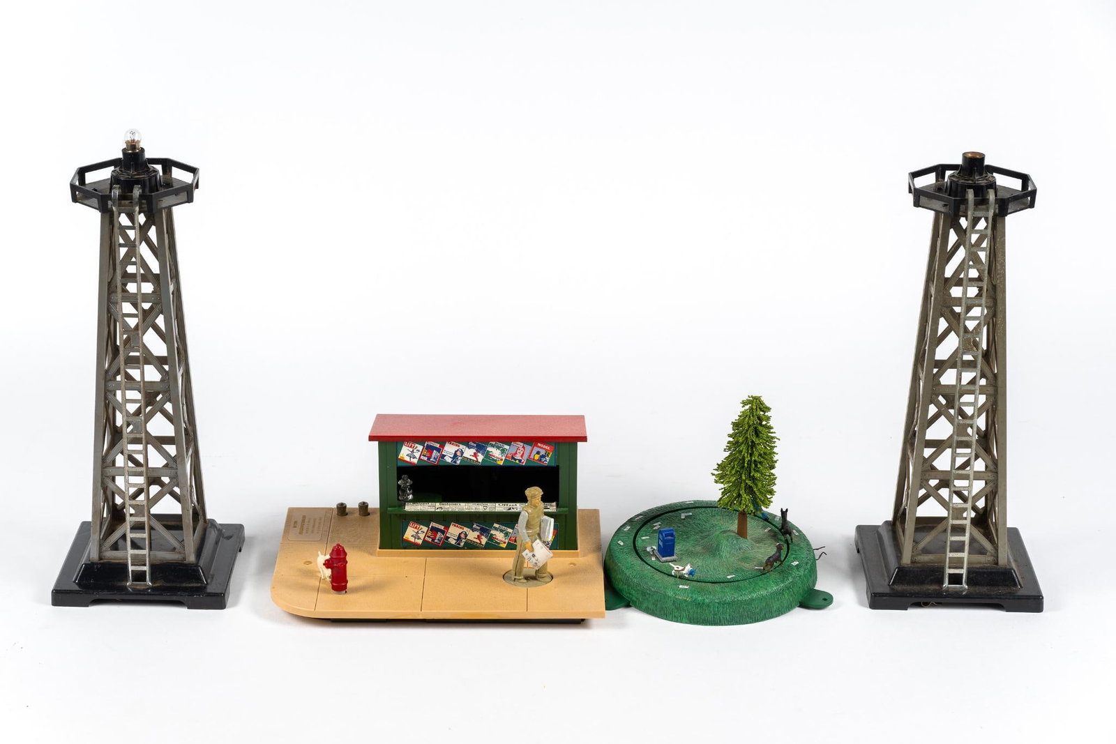 4 Pcs O-Scale Model Train Accessories (1 of 3)