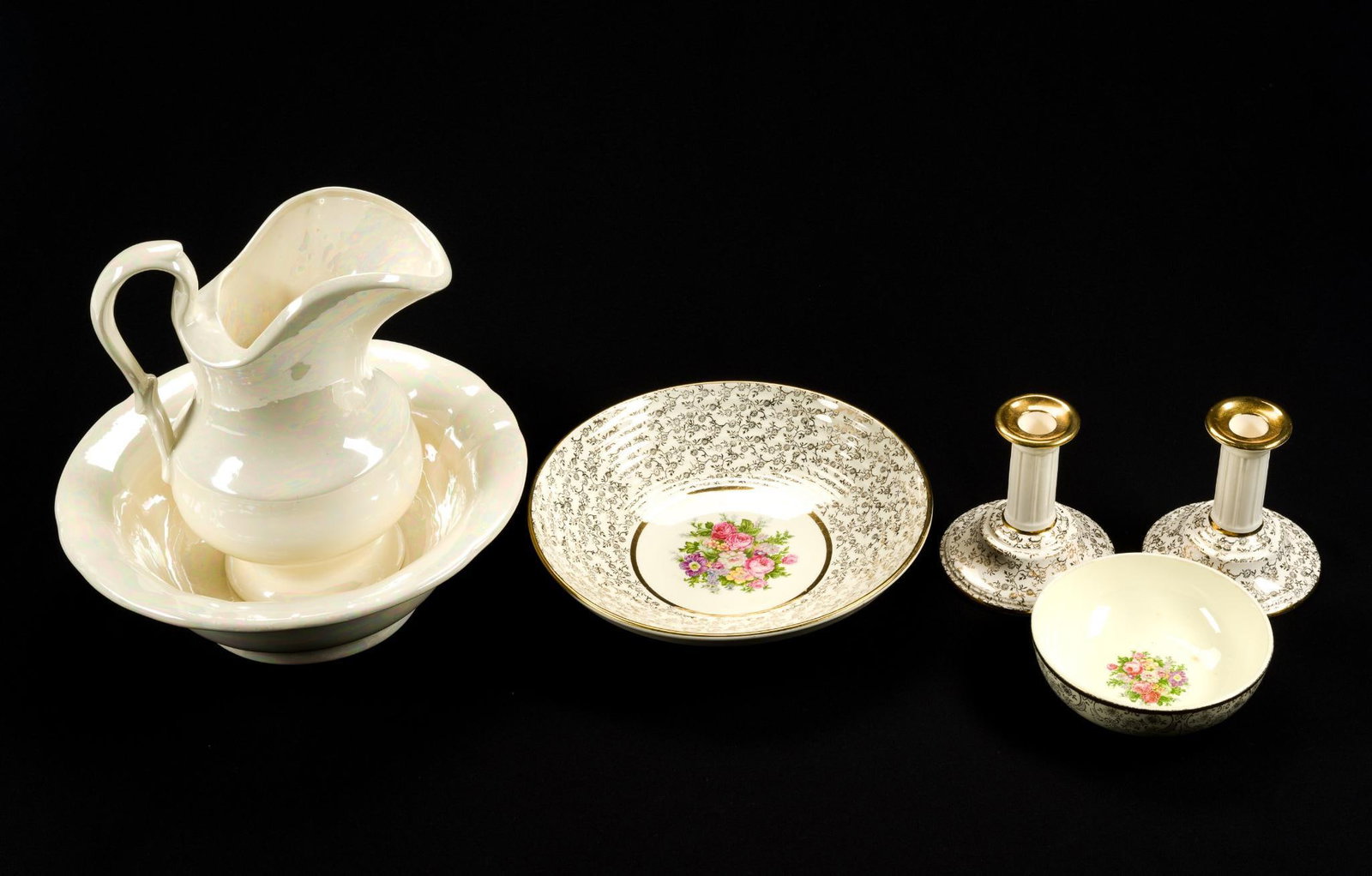 Ceramics Incl. Royal China: Bowls range in size from 6" by 2" to 12" by 4 - 1/4".