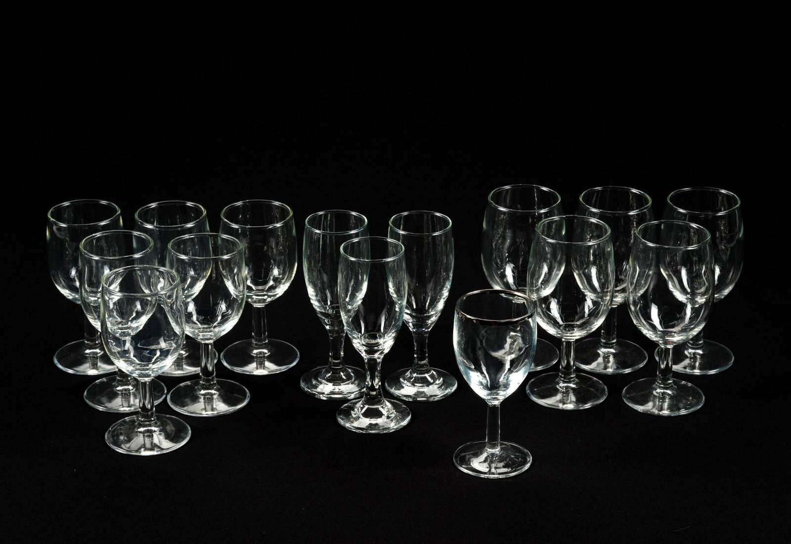 15 Unmarked Wine and Champagne Glasses: Tallest glass is 5 - 1/4" tall.