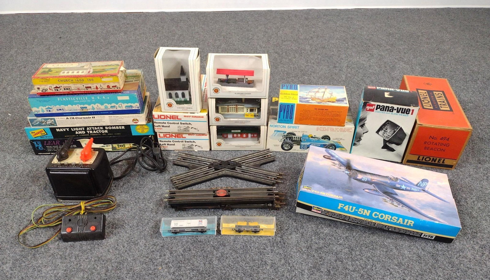 Lionel Trains & Model Kits Incl. Rotating Beacon (1 of 5)