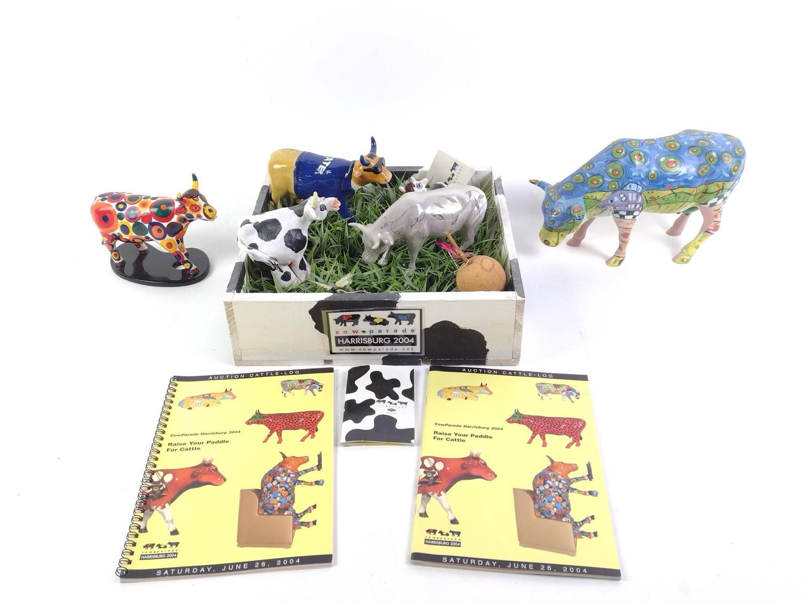 4 Harrisburg, PA Cow Parade Cows: Small 2-1/2" wide X 6-1/2" long X 3-1/2" high. Large 3-3/4" wide X 9-1/2" long X 6" high.