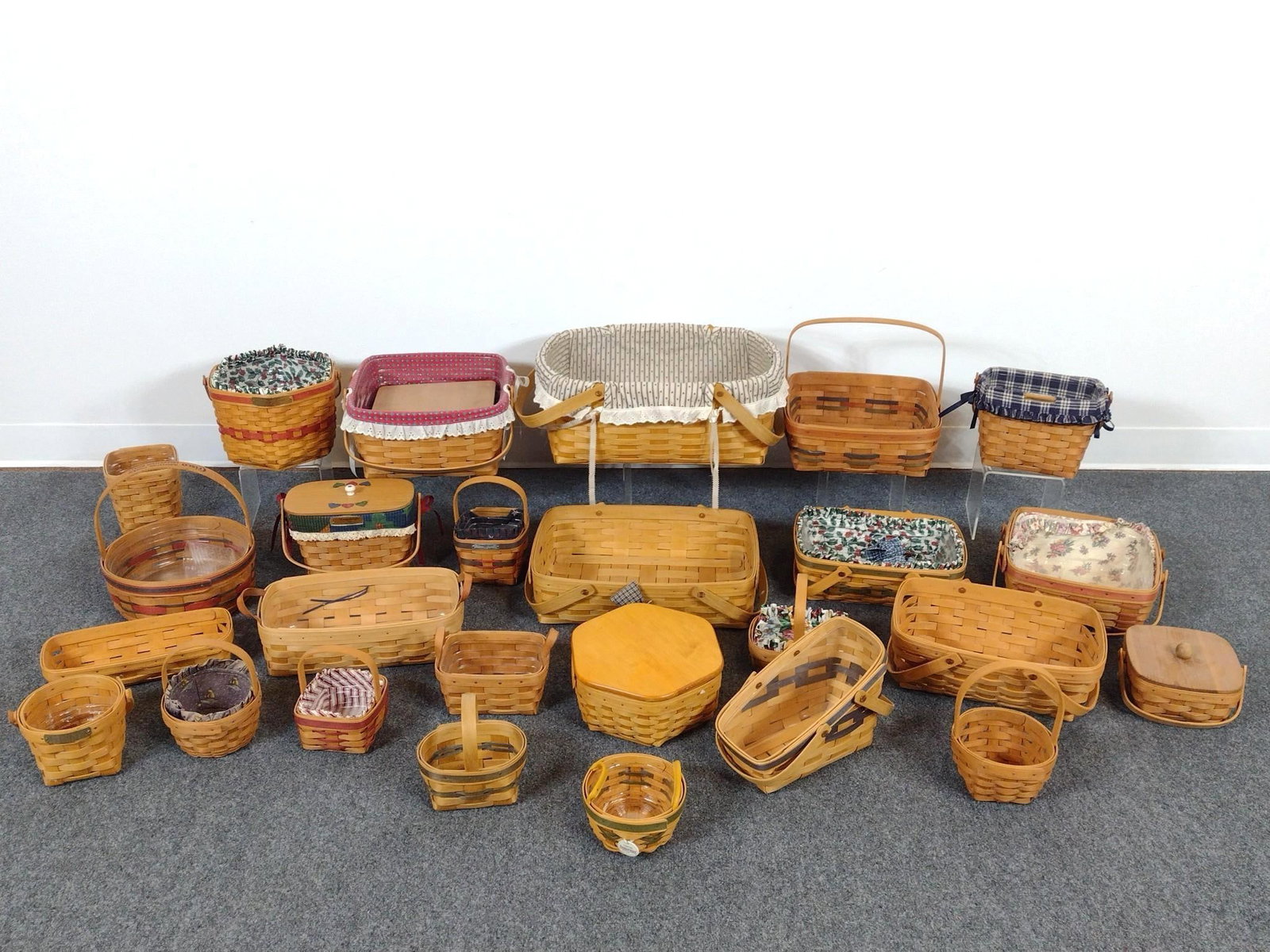 26 Longaberger Baskets (1 of 5)