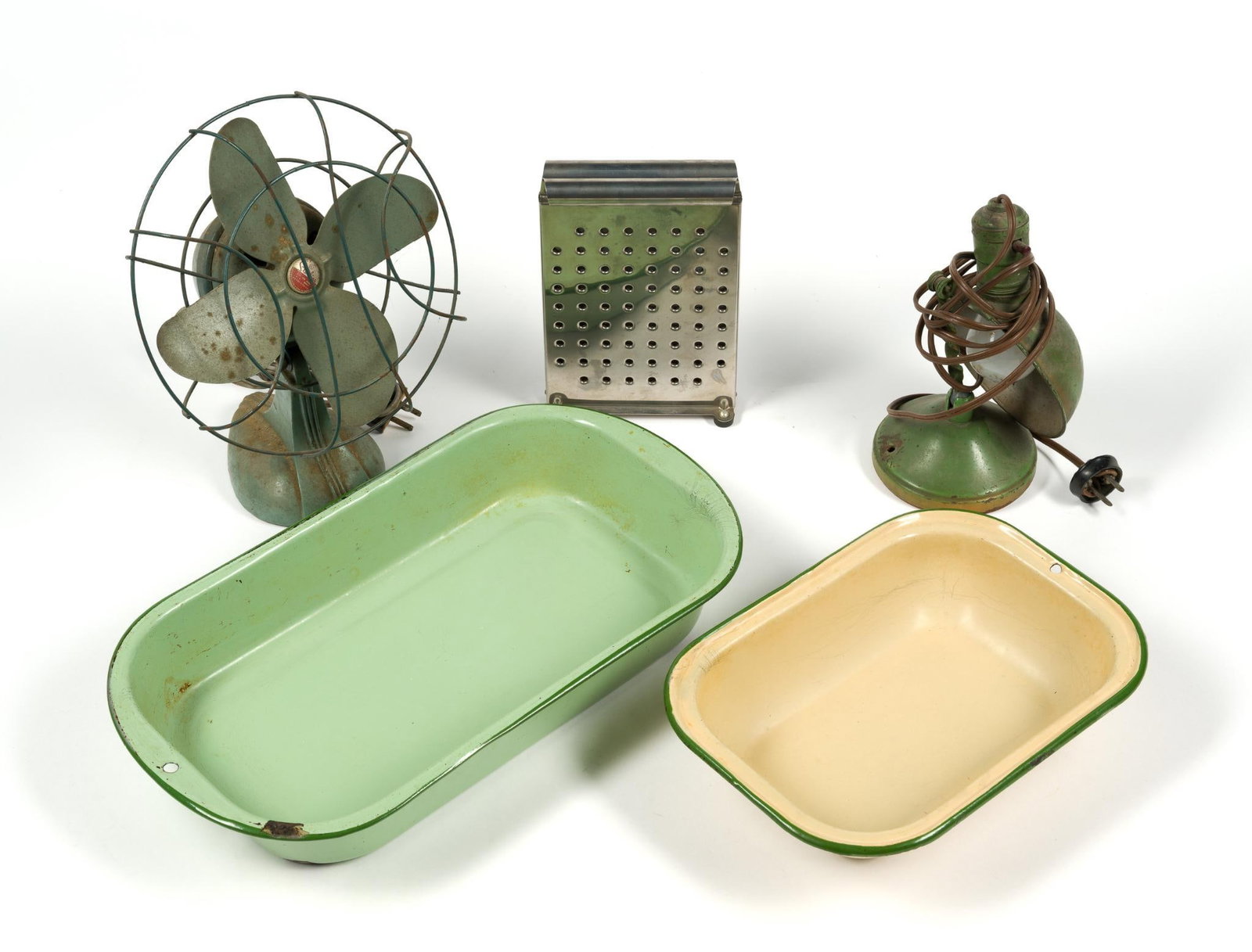 Vintage Home Goods: Includes vintage toaster, 2 metal baking trays, Sterling brand desk fan and vintage green industrial desk lamp. Larger tray measures 15 - 1/2" x 8 - 1/2" x 2 - 1/2" and the smaller tray measures 10 - 