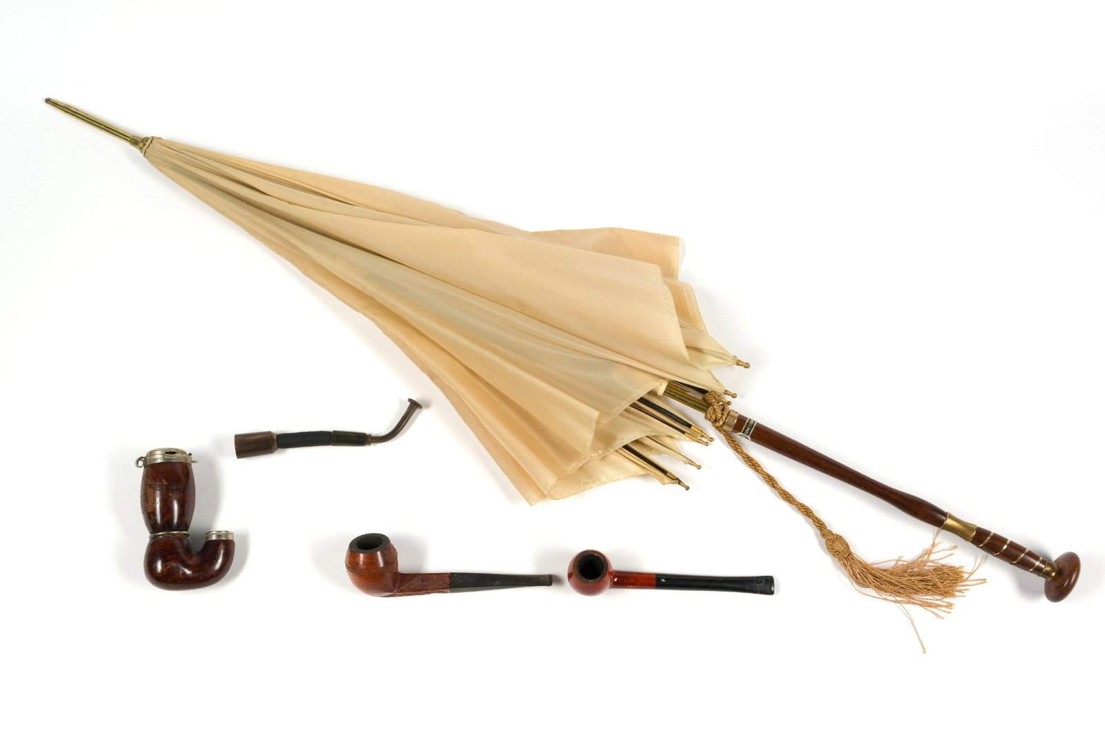 3 Wooden Pipes & Vintage 18k Gold Plated English Parasol: Parasol is 37" long. Includes 2 pipes made of imported Briar wood, and an antique lidded pipe with "Holland" engraved in the wood on the front.