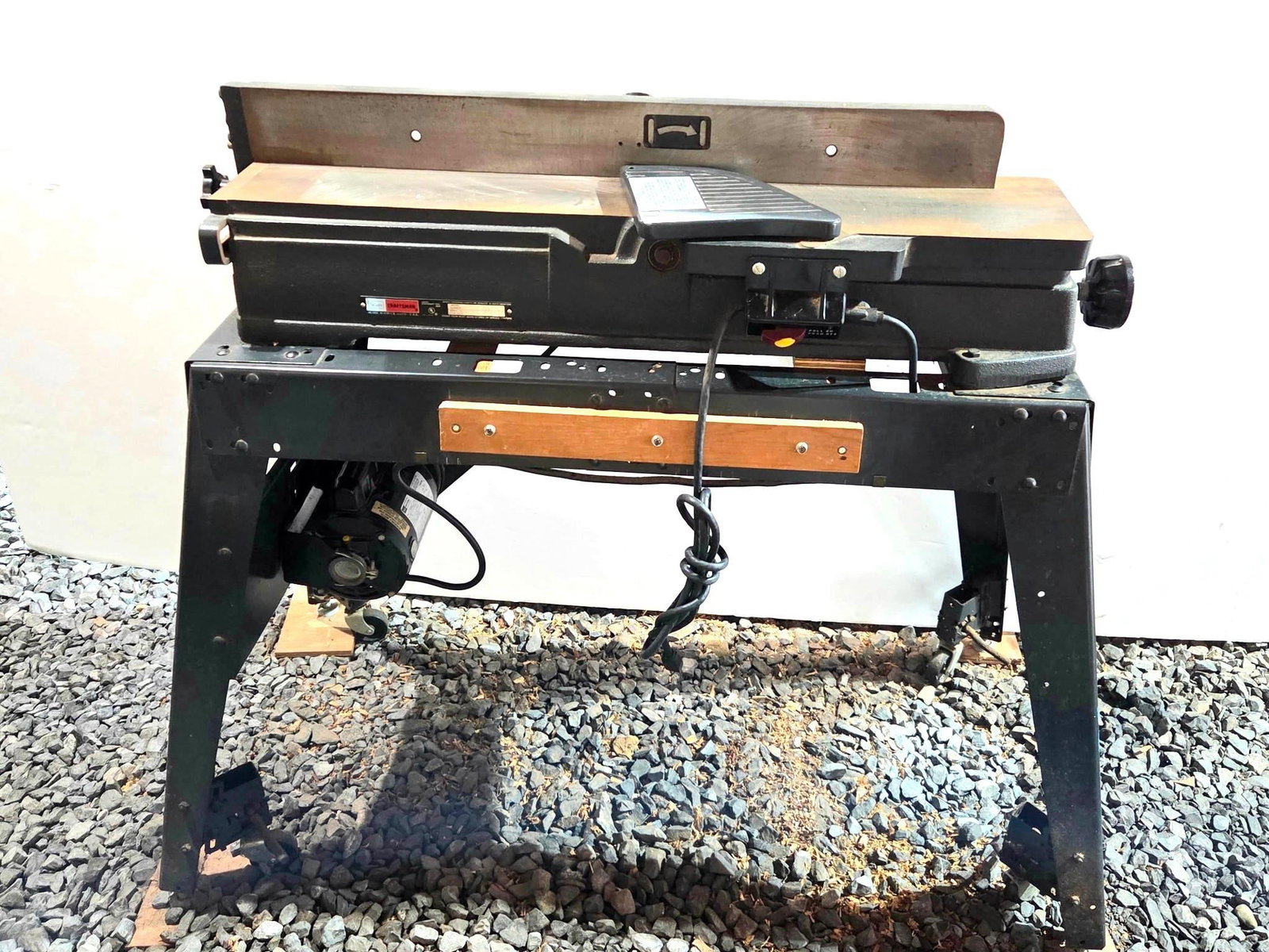 Craftsman 6-1/8" Jointer Planer: IMPORTANT NOTE. To be picked up in Harrisburg, PA. Located in basement. 48" wide X 24-1/2" deep X 39-1/2" high. Working.