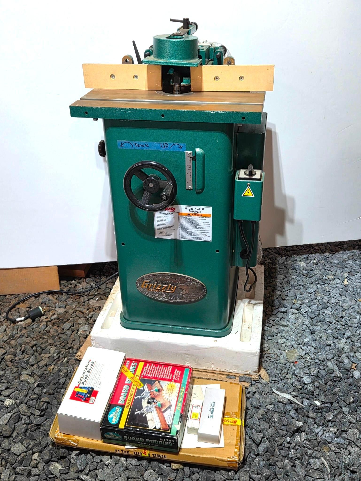 Grizzly 1-1/2HP Router Table (1 of 4)