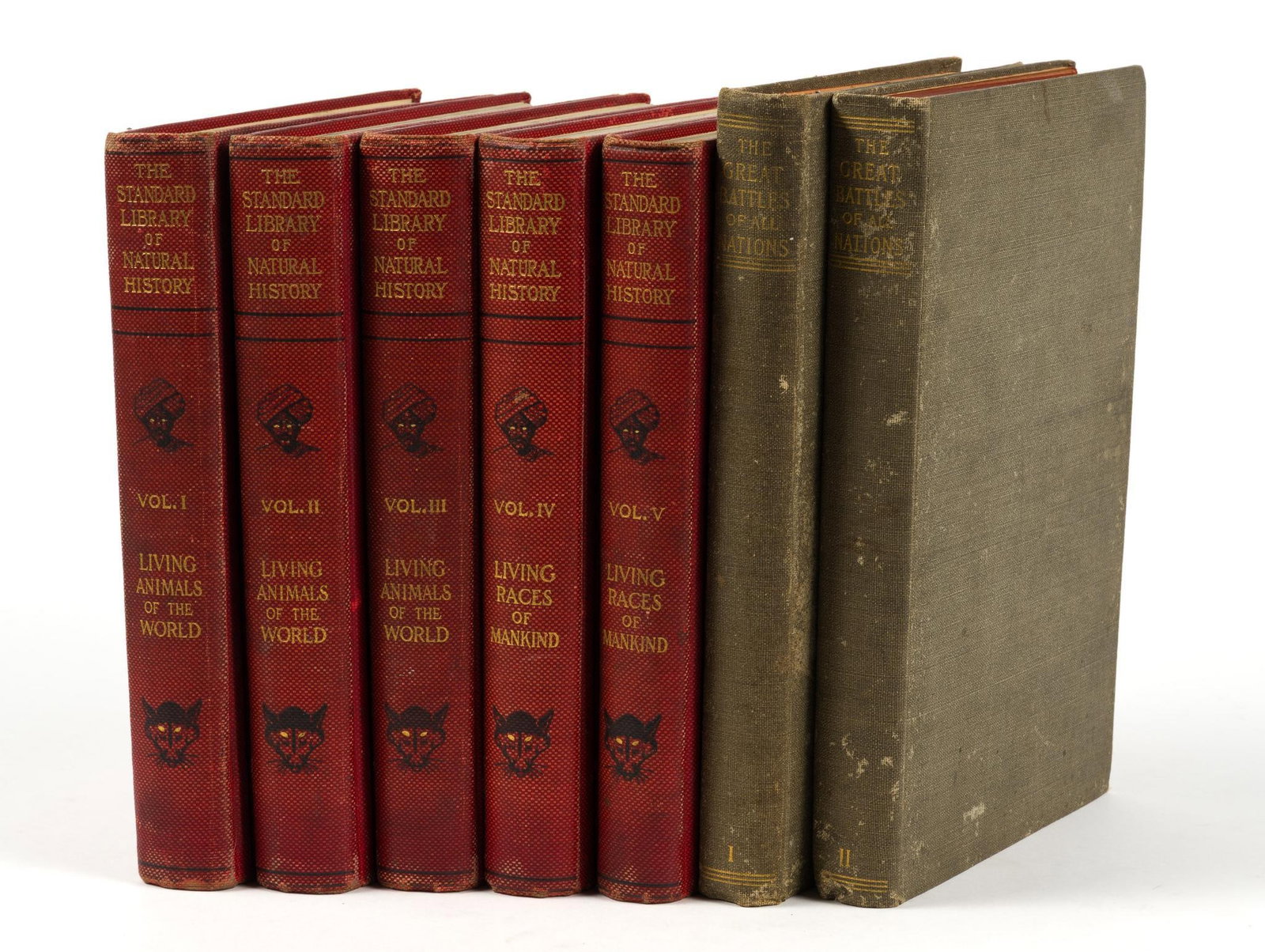 2 Sets Vintage Hardback Books: Includes 5 volumes of "The Standard Library of Natural History," published in New York by The University Society Inc. and 2 antique volumes of "The Great Battles of All Nations". All books have some d