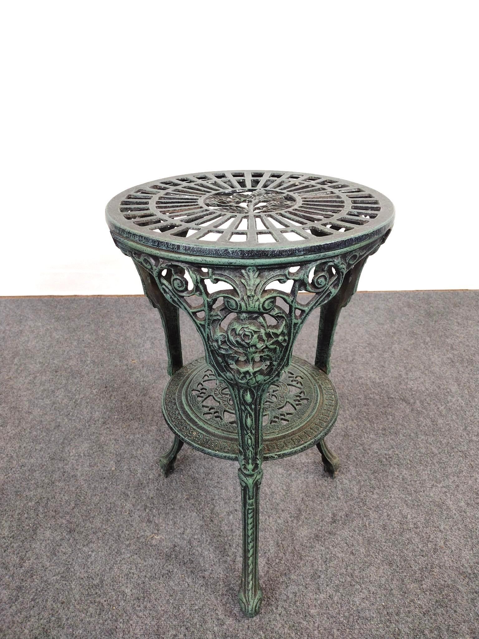 Aluminum Patio Table: 16" diameter X 25-1/4" high.