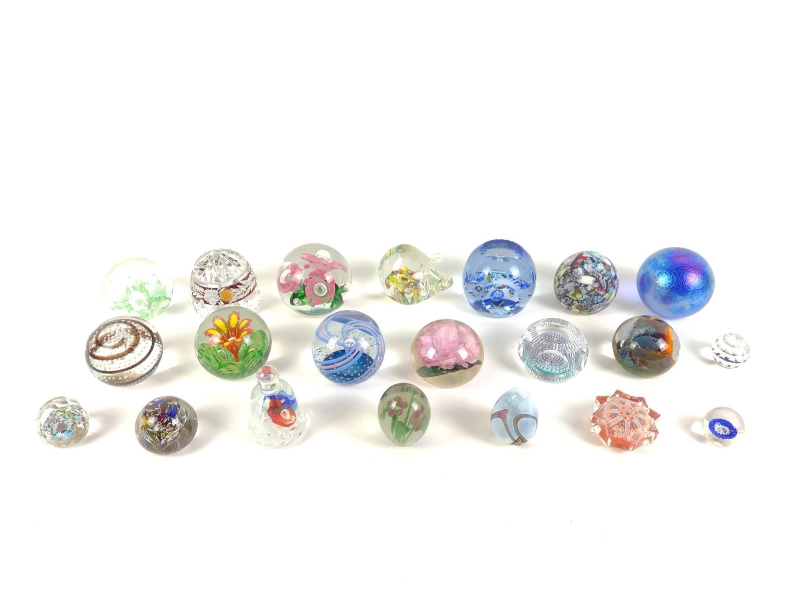 21 Signed Art Glass Paperweights (1 of 12)