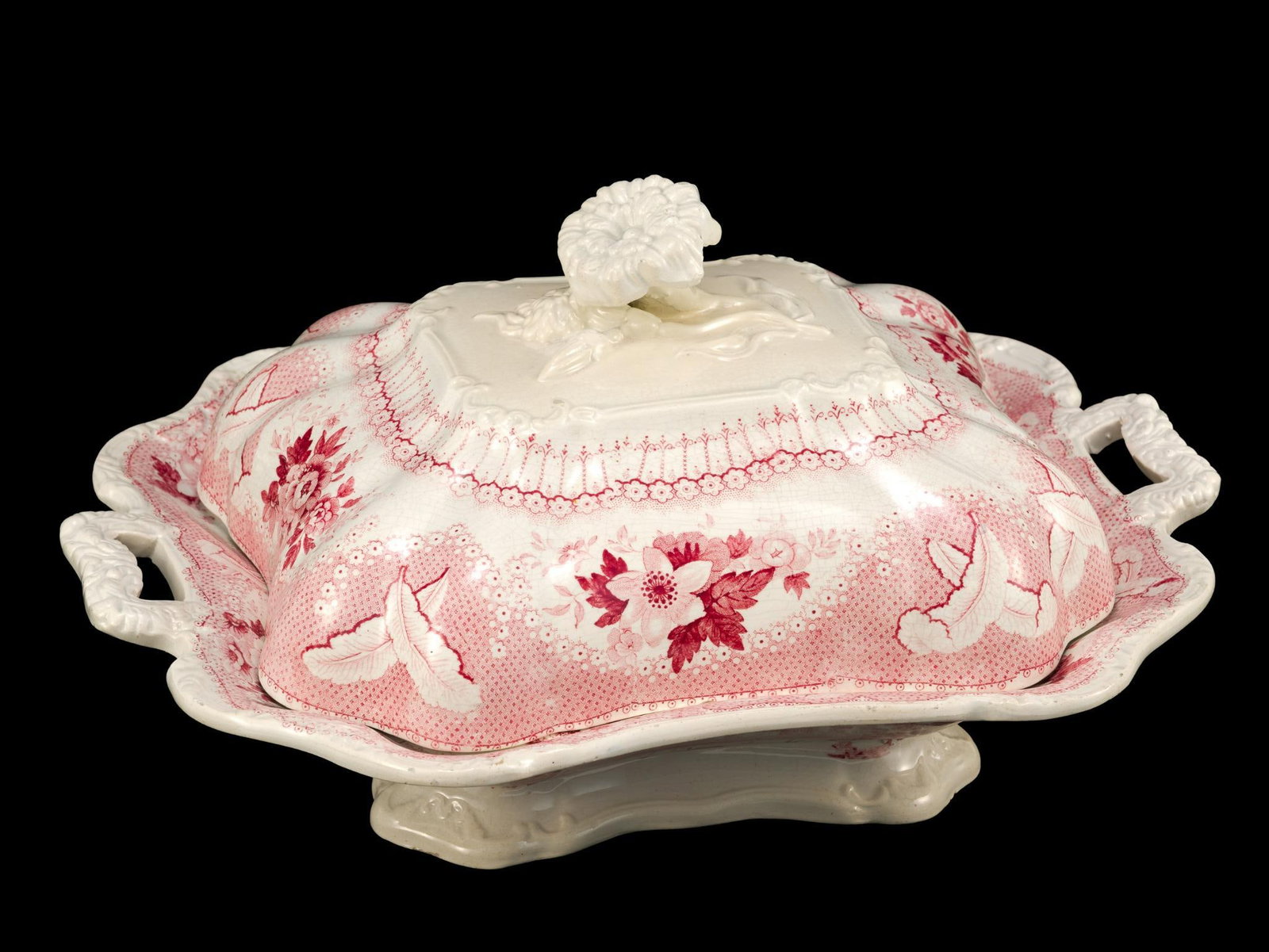 (Gilded Age Era) Clews Red/White Covered Vegetable Dish: Bottom stamped. 12-1/2" wide x 7-1/2" high.?