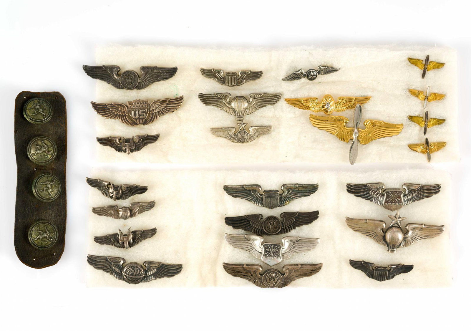 (WWII Era) 28 Military Badges: Includes Air Force Navigator Wings; Air Force Senior Balloon Pilot; Aerial Gunner Wing; and more. 1-1/4" to 3" wide x 3/4" to 2" long.?