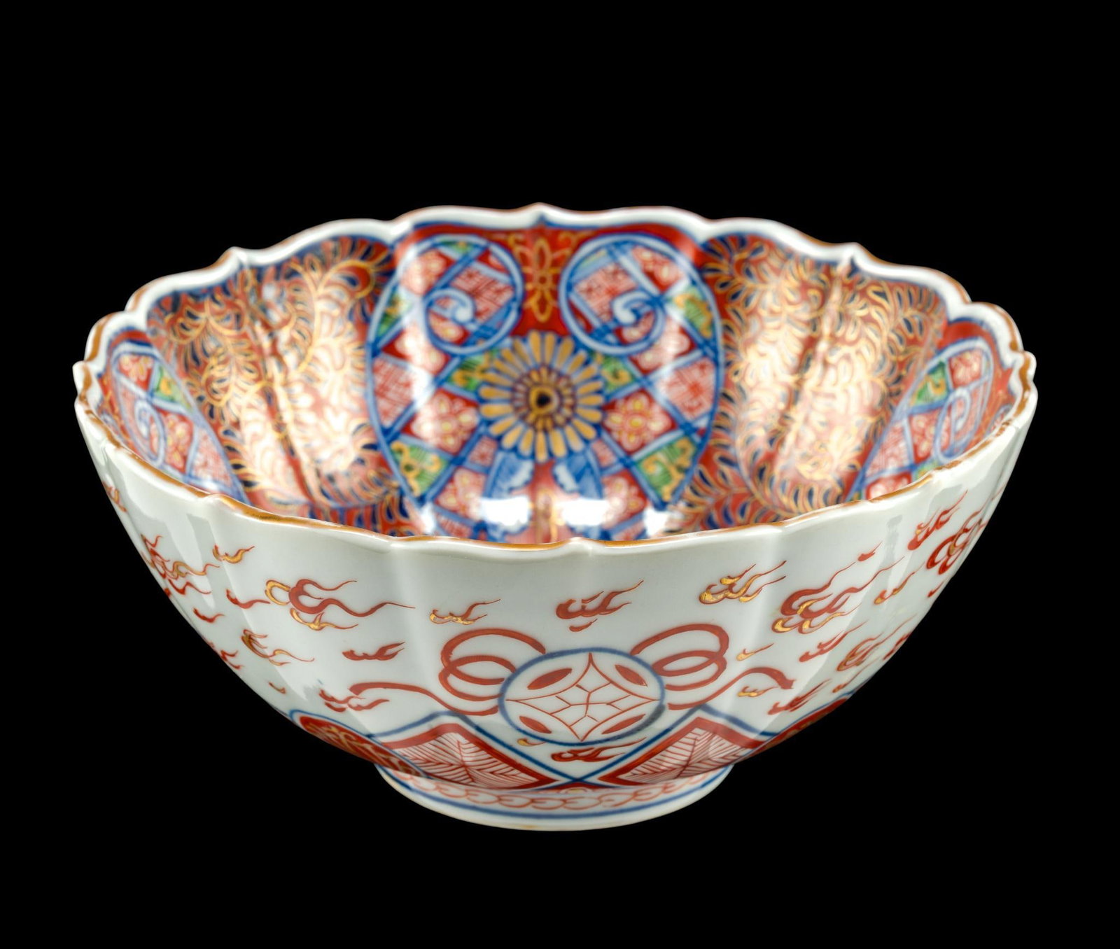 Japanese Imari Bowl: Scalloped rim. Floral motifs. Marked on bottom. 7-1/2" wide x 3-1/4" high.?