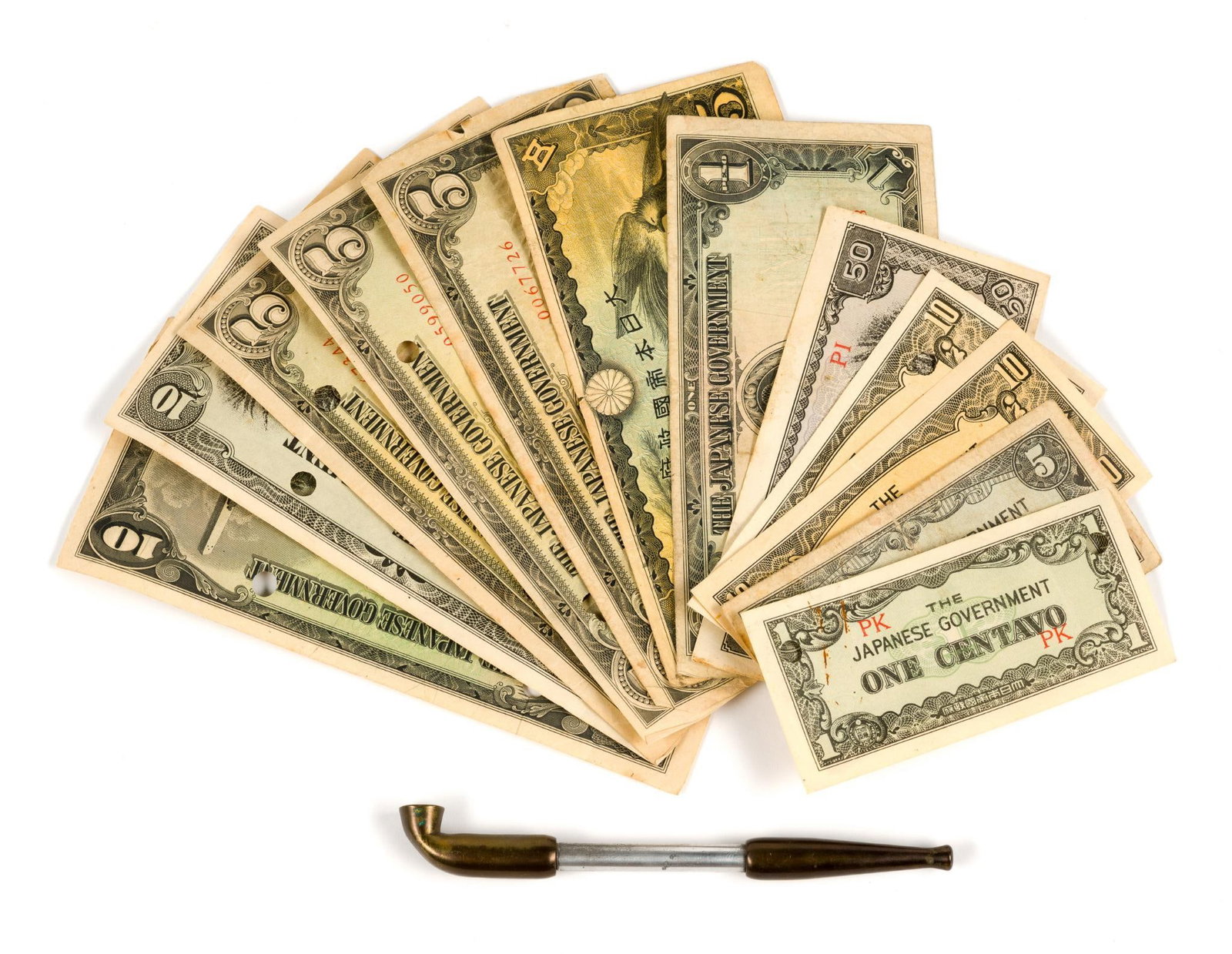 Japanese Currency & Kiseru Smoking Pipe (1 of 3)