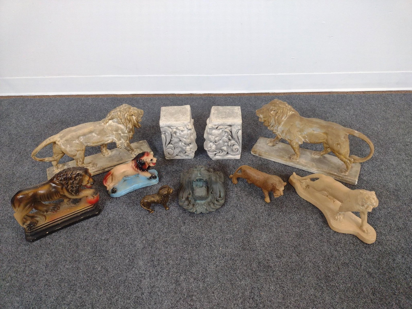 Lion Figures, Sculptures, and Bookends (1 of 10)