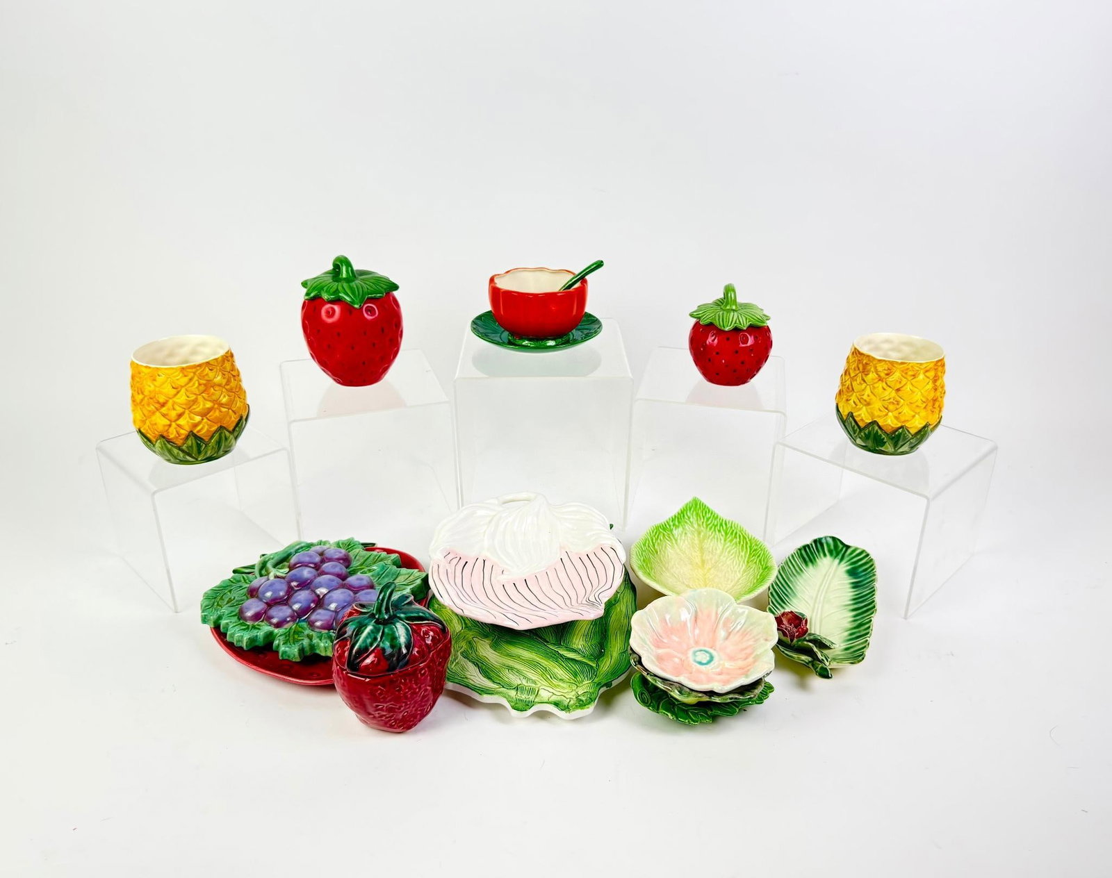 16 Fruit Cups & Plates (1 of 6)