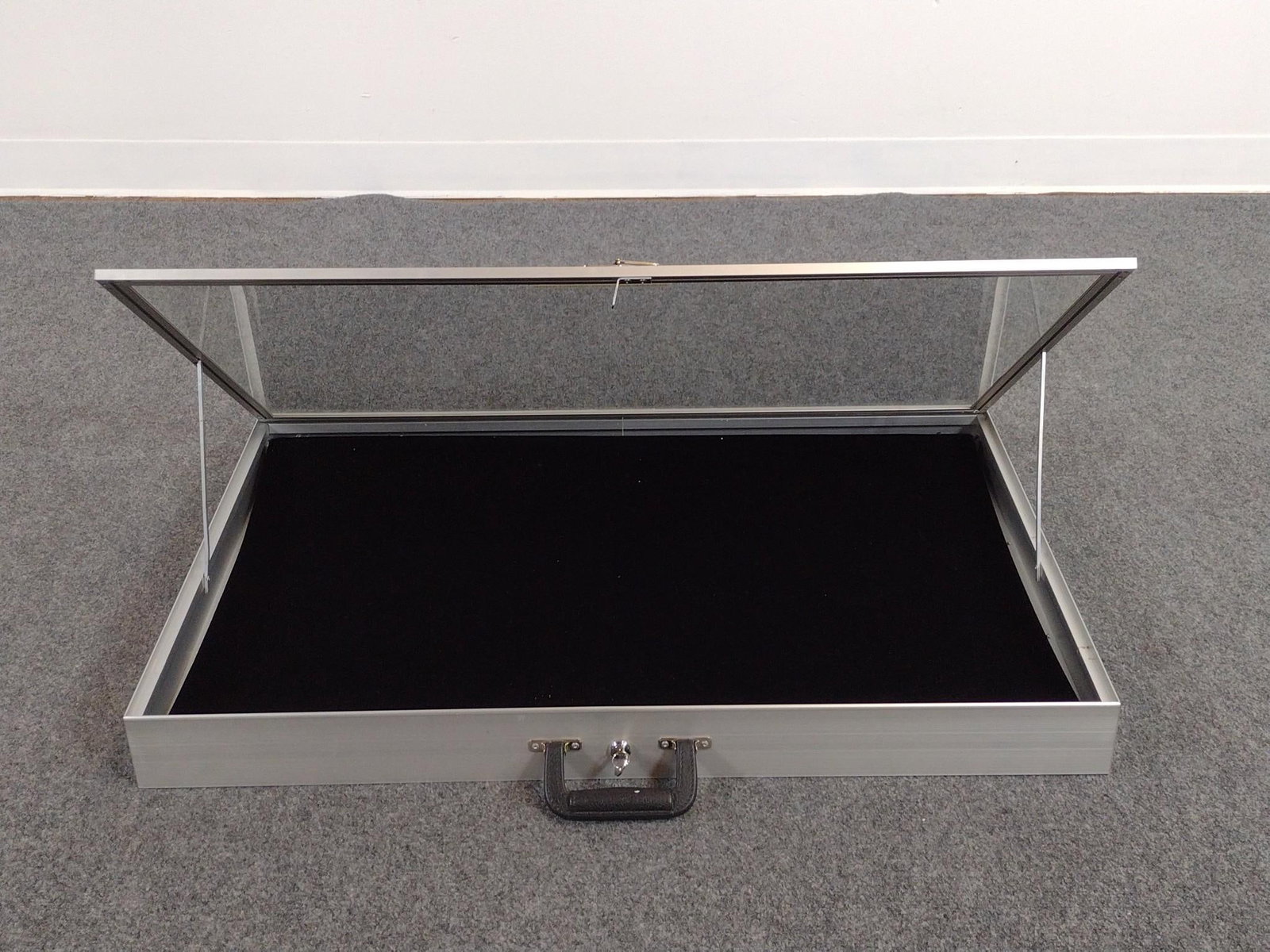Allstate MFG Display Case With Key (1 of 5)